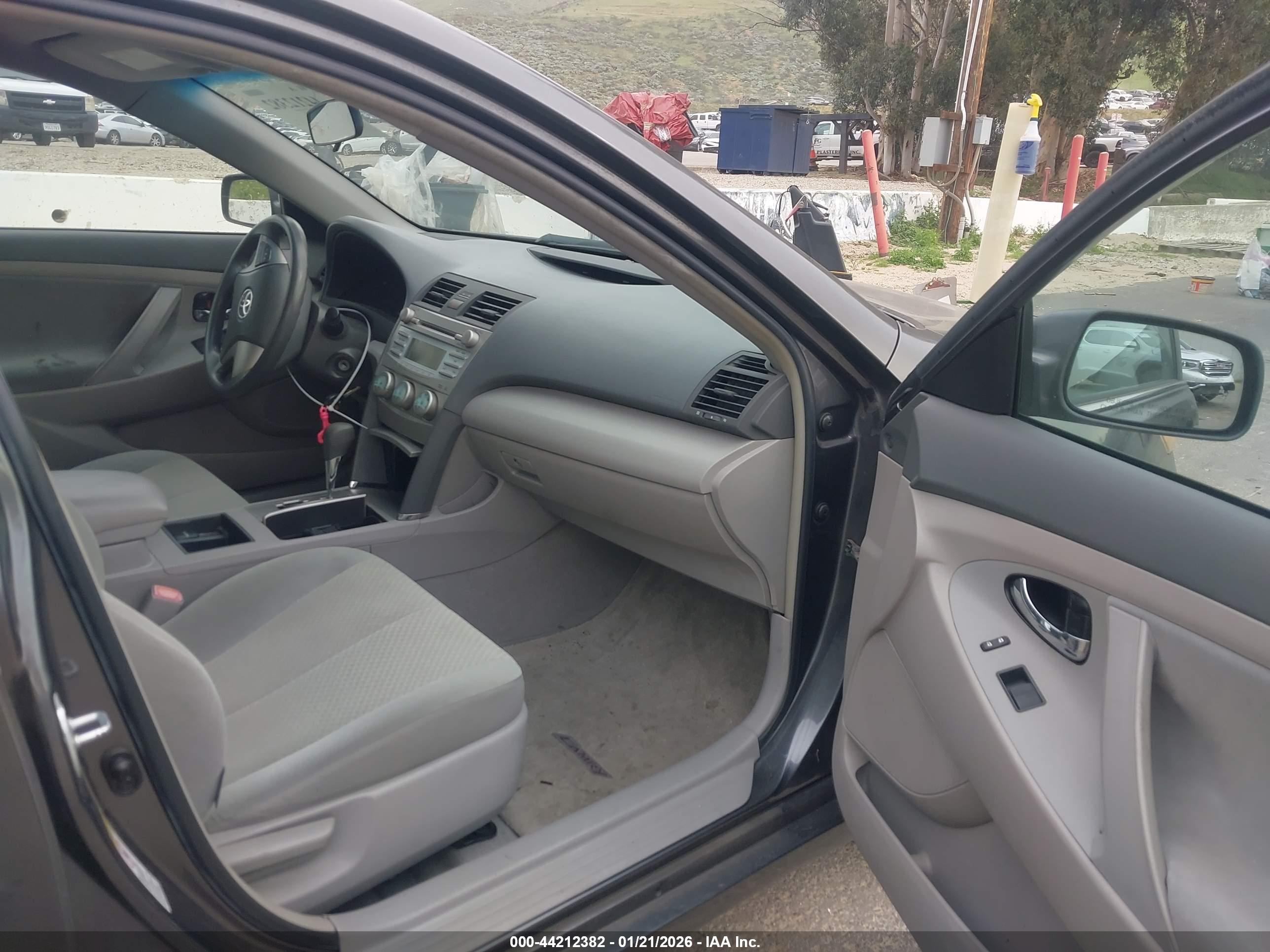 TOYOTA CAMRY image 5