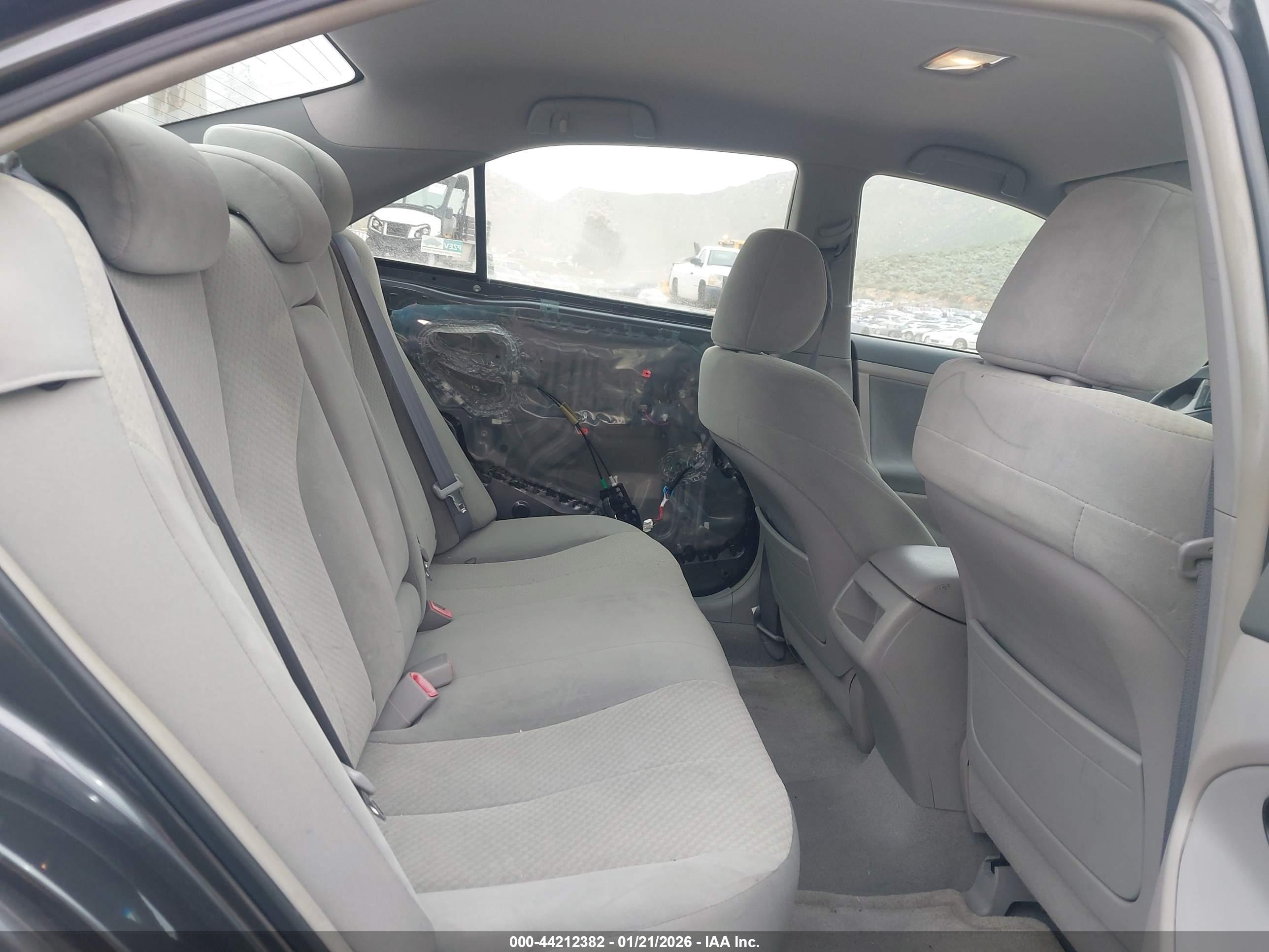 TOYOTA CAMRY image 8