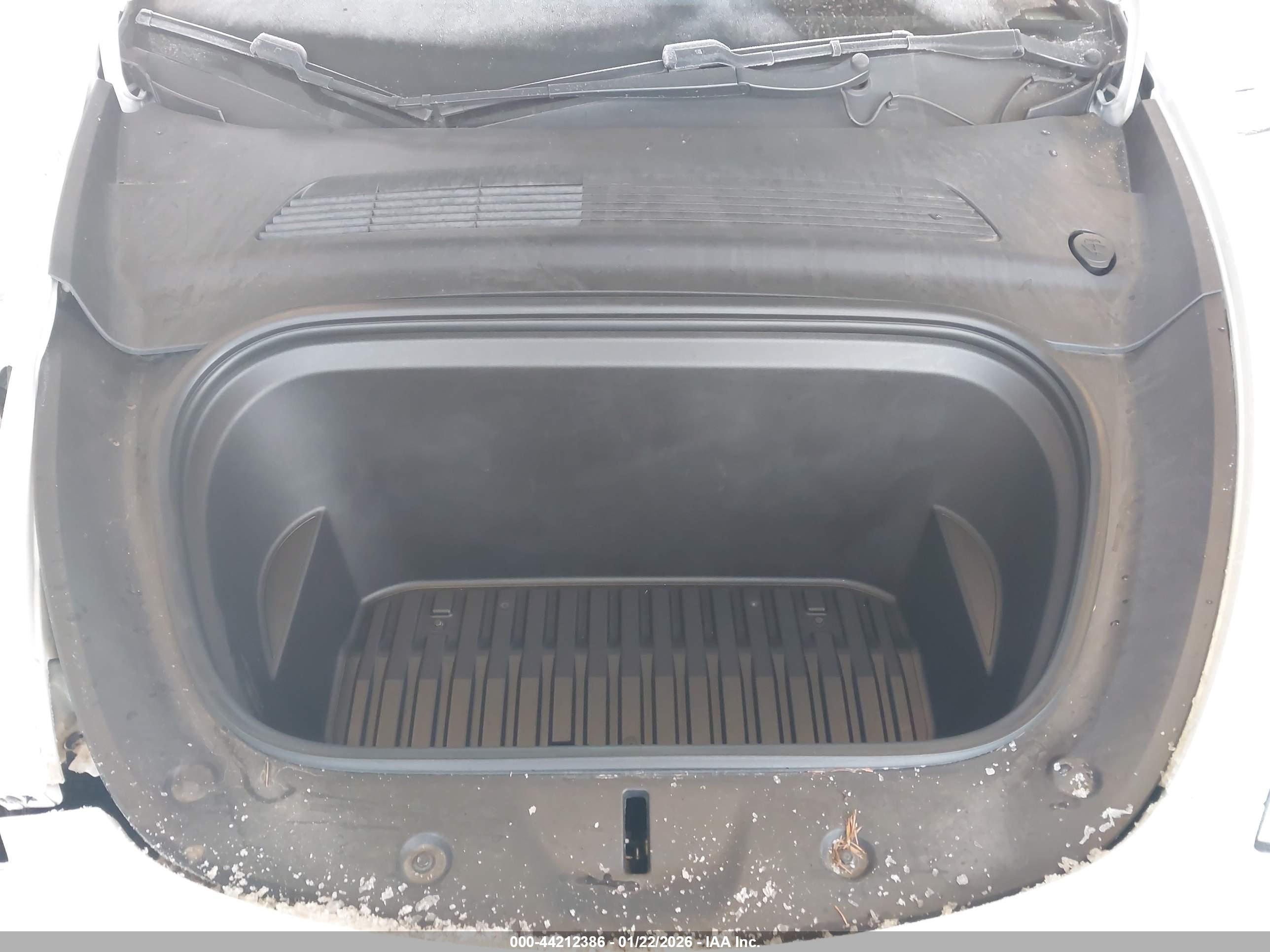 TESLA MODEL image 10