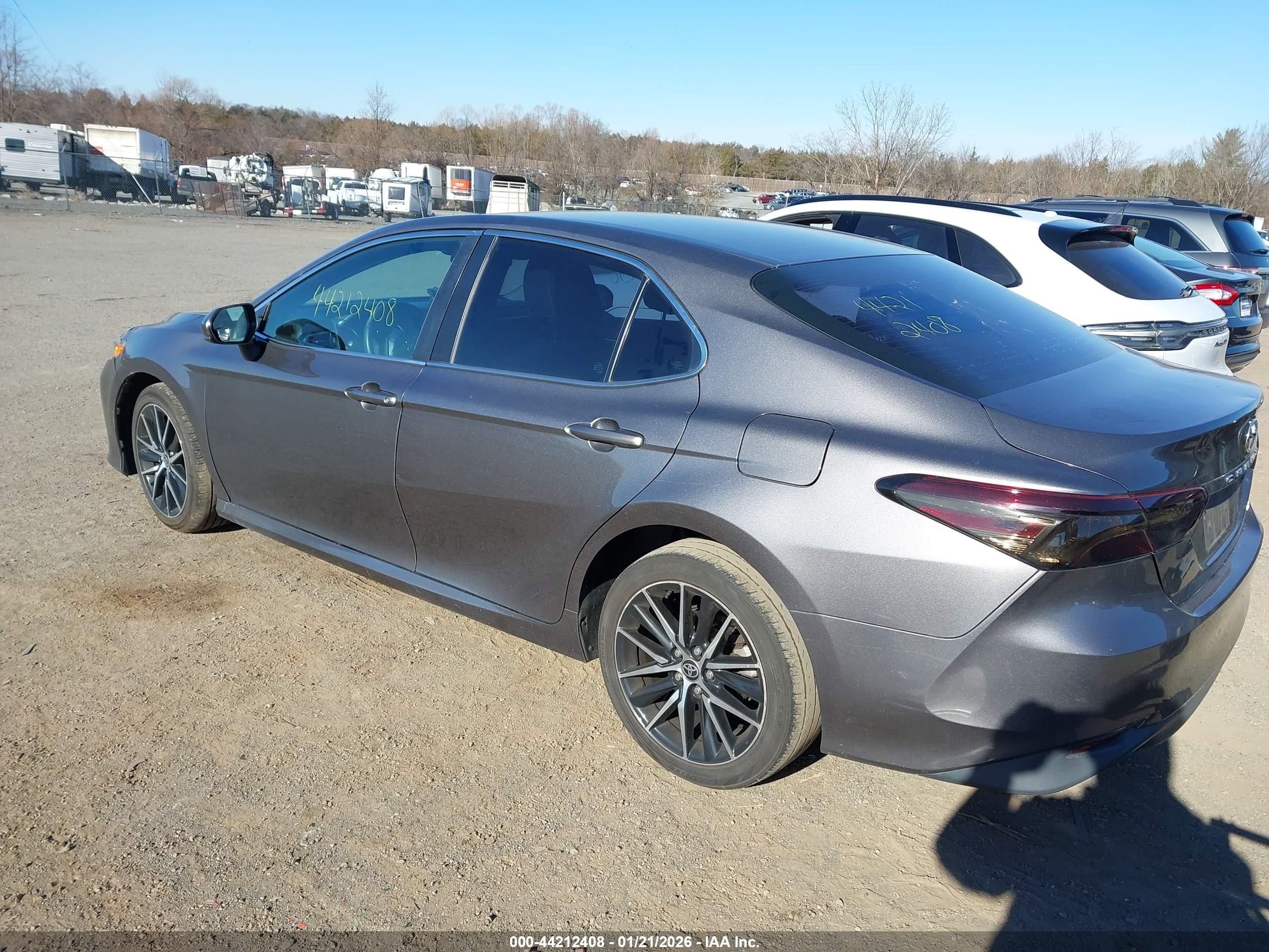 TOYOTA CAMRY image 3