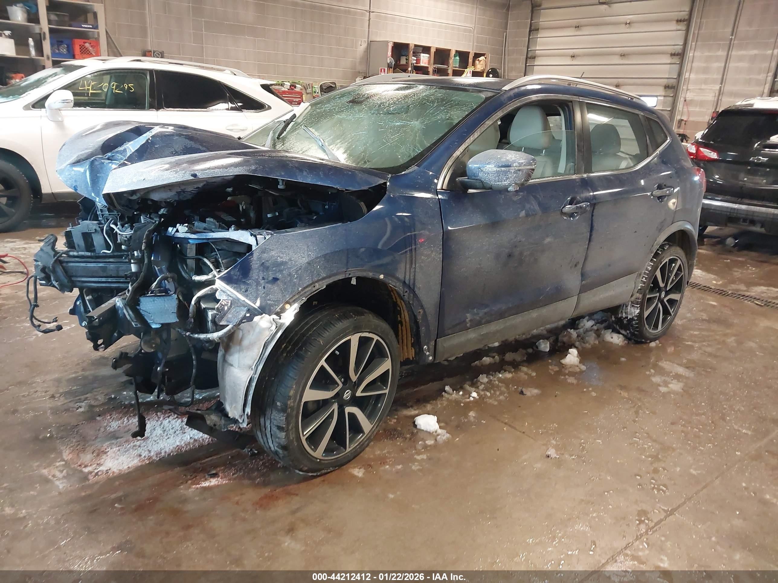 NISSAN ROGUE image 2