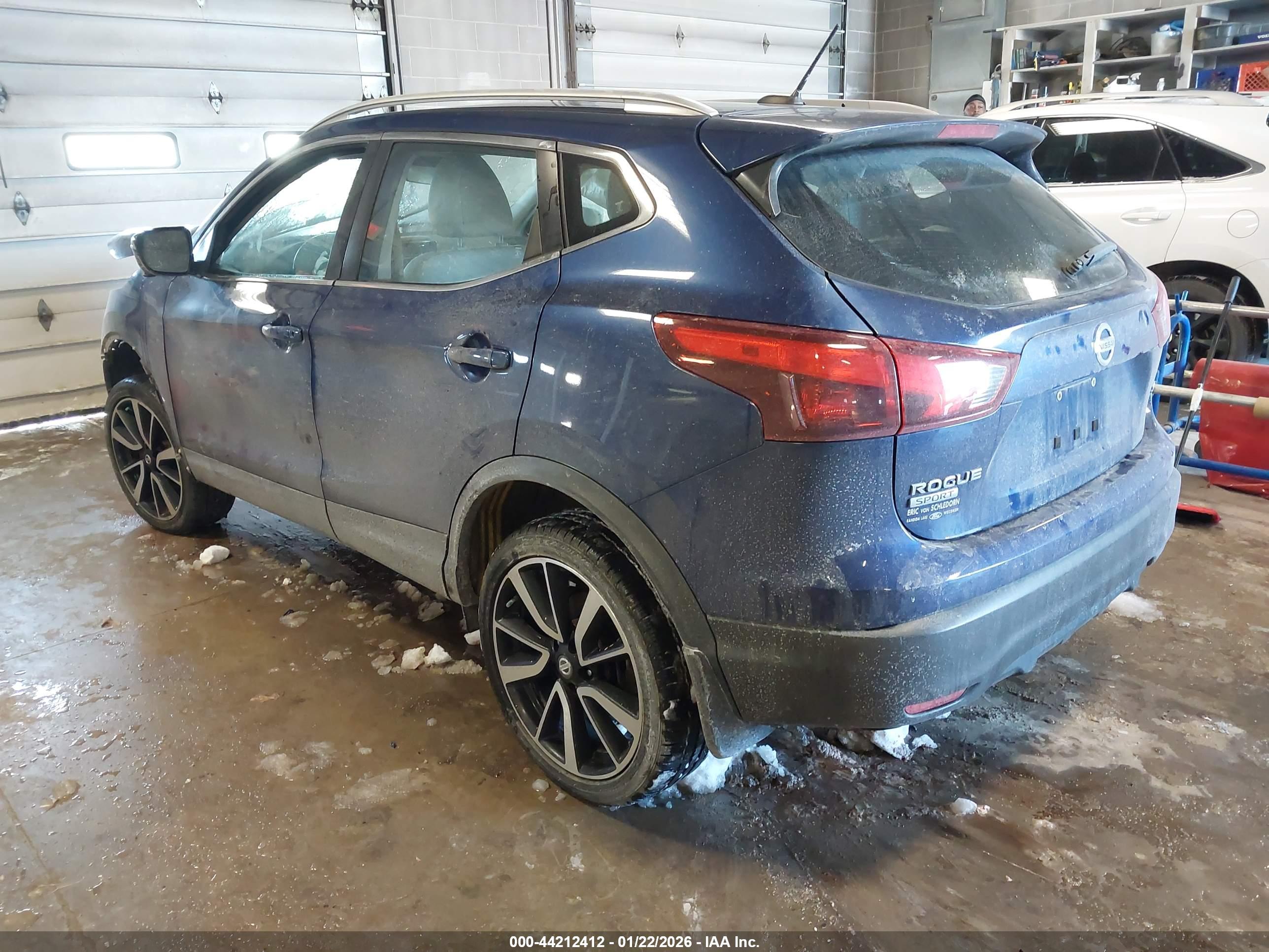 NISSAN ROGUE image 3