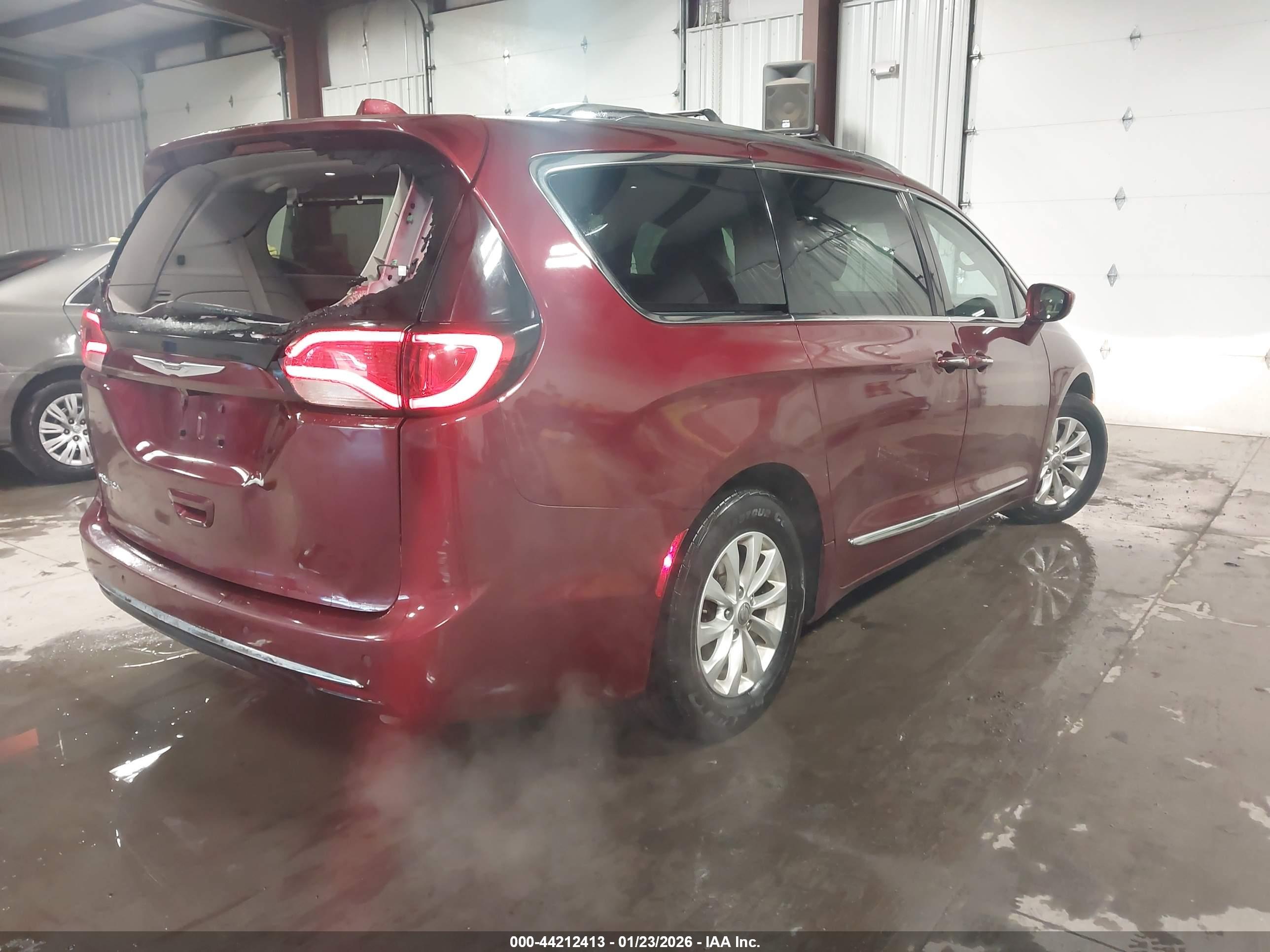 CHRYSLER PACIFICA image 4