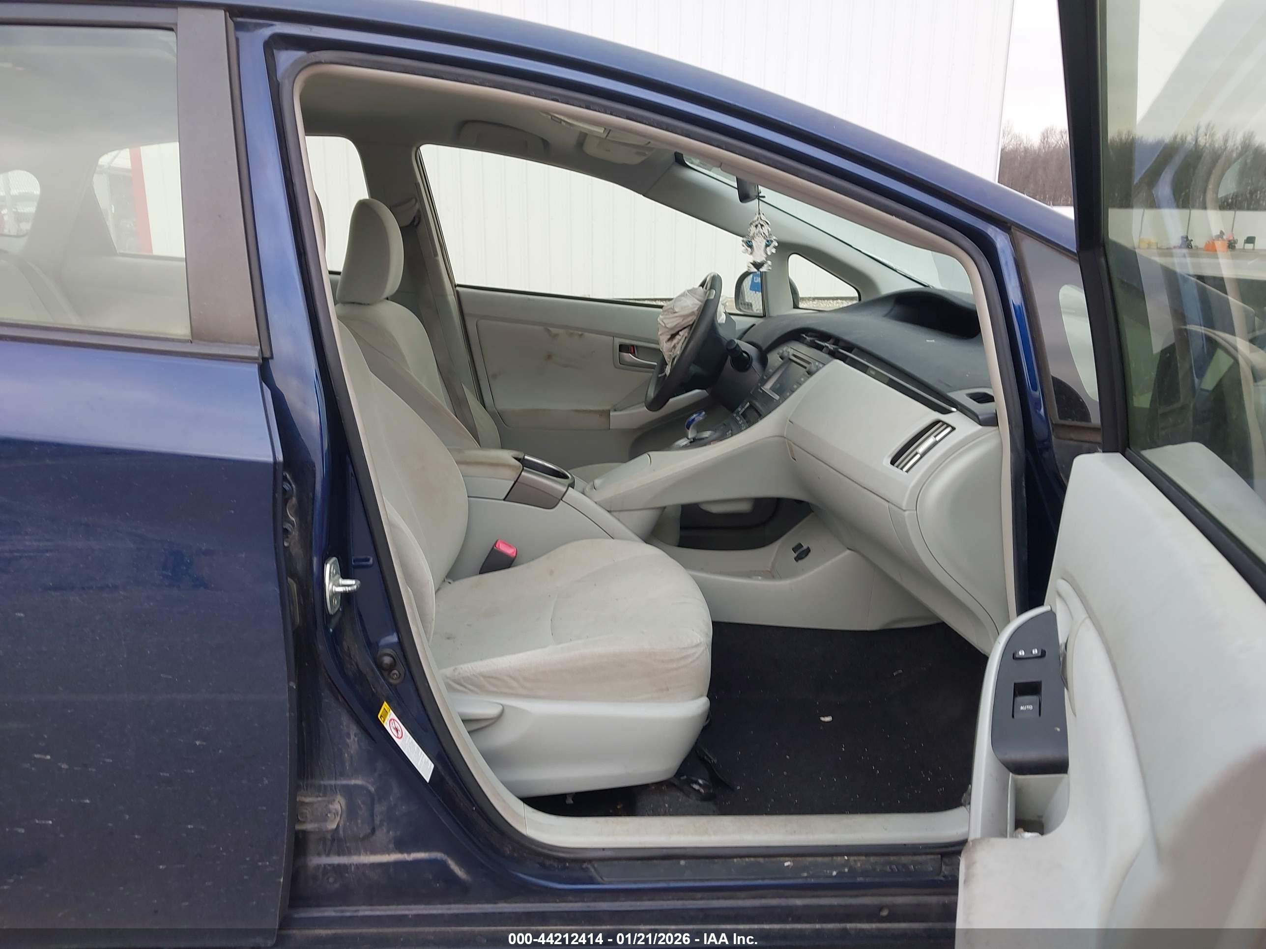 TOYOTA PRIUS image 5