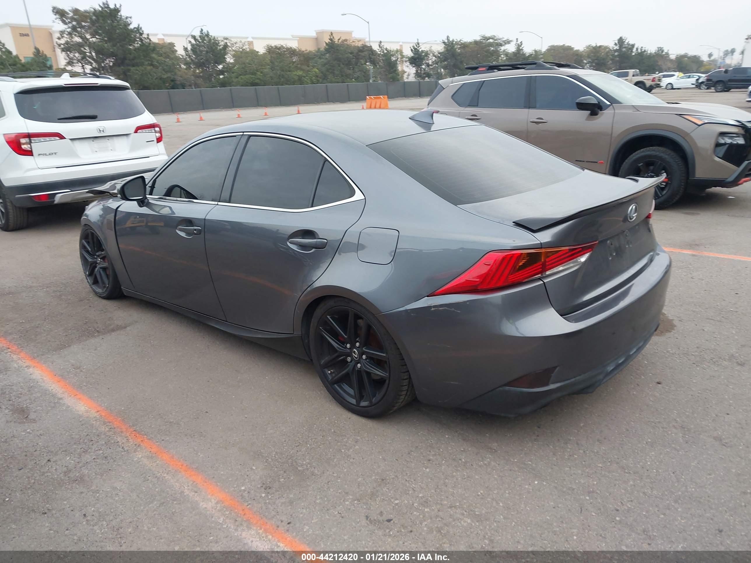 LEXUS IS image 3
