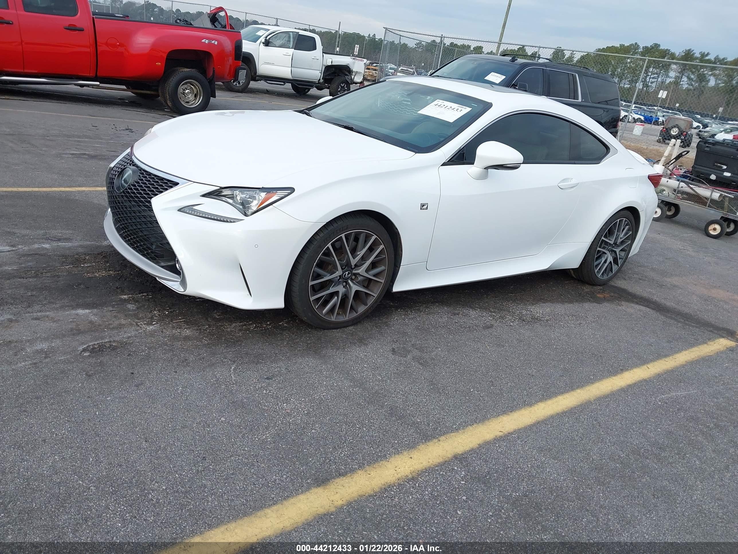 LEXUS RC image 2