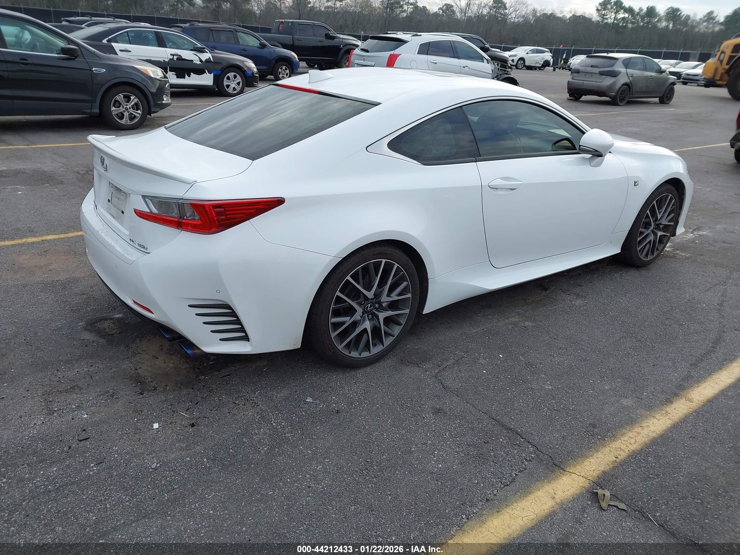 LEXUS RC image 4