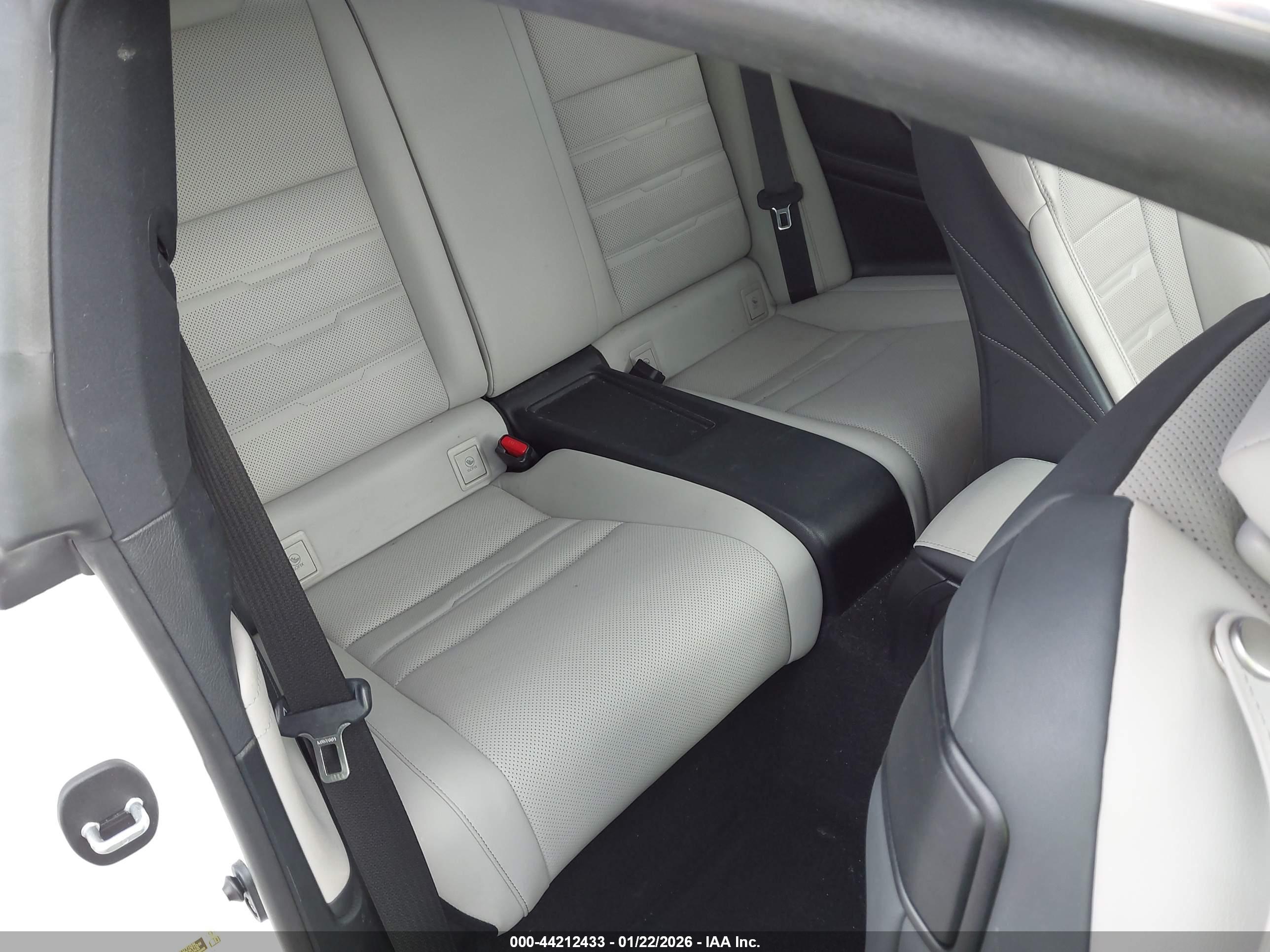 LEXUS RC image 8