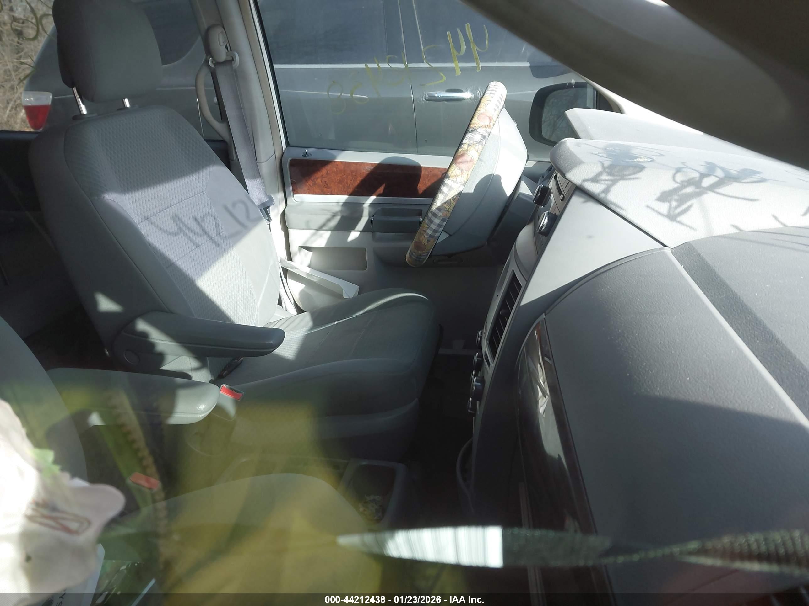 CHRYSLER TOWN image 5