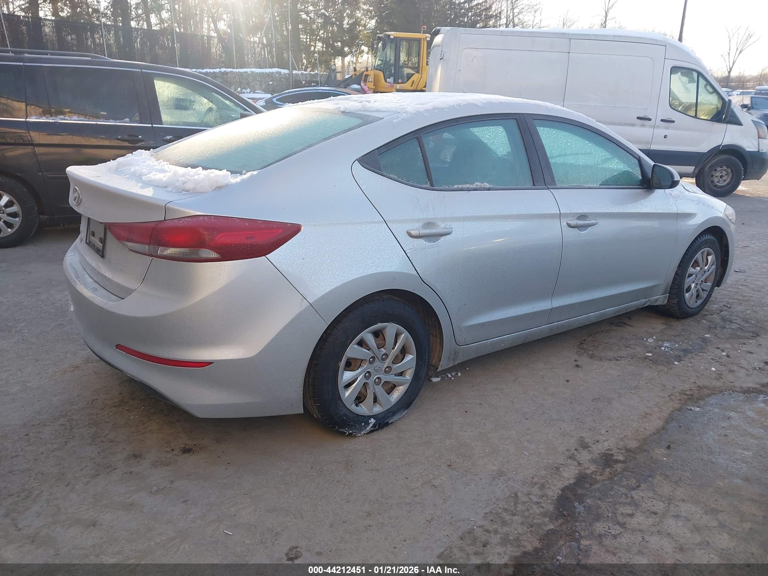 HYUNDAI ELANTRA image 4