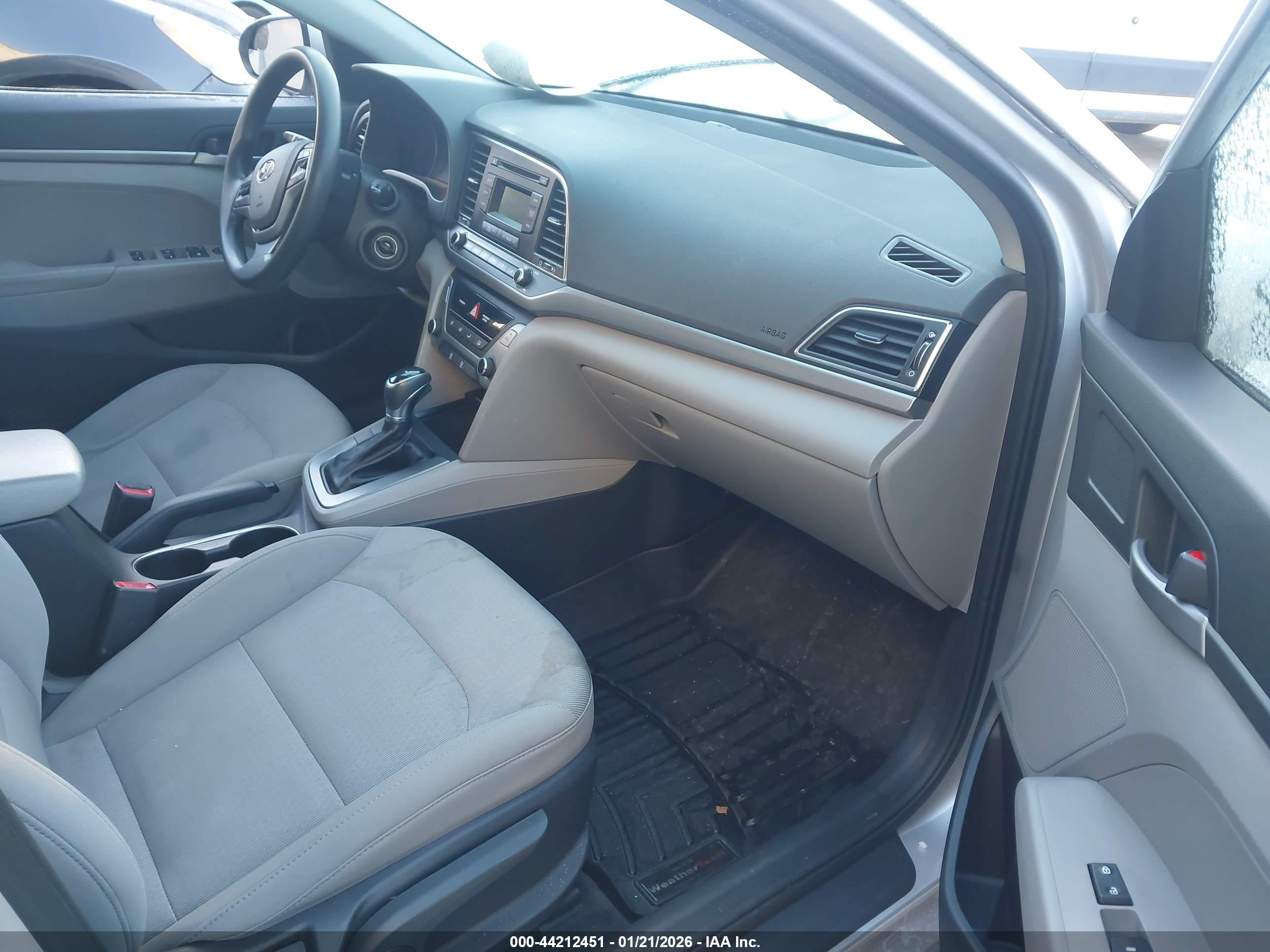 HYUNDAI ELANTRA image 5