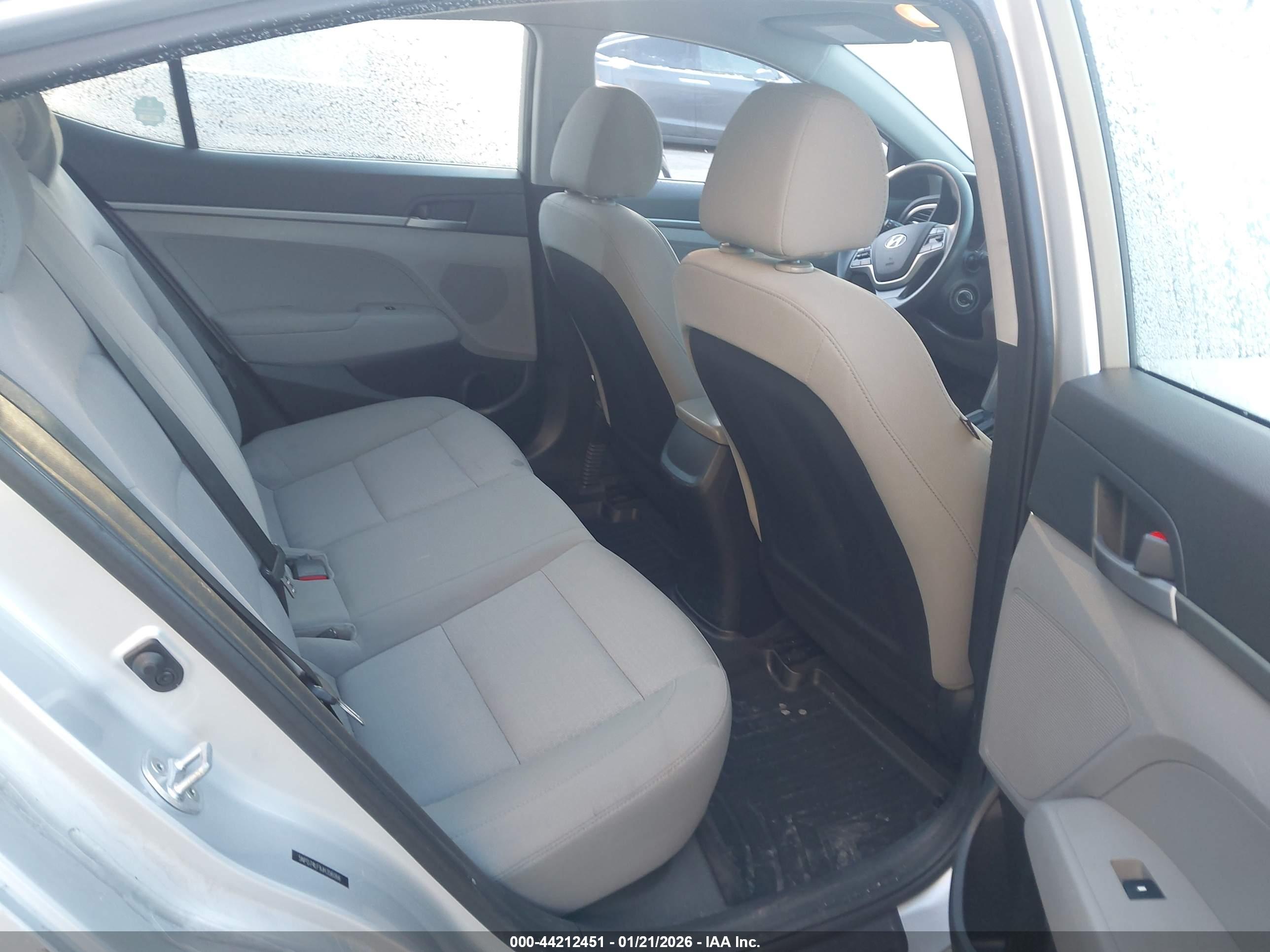 HYUNDAI ELANTRA image 8