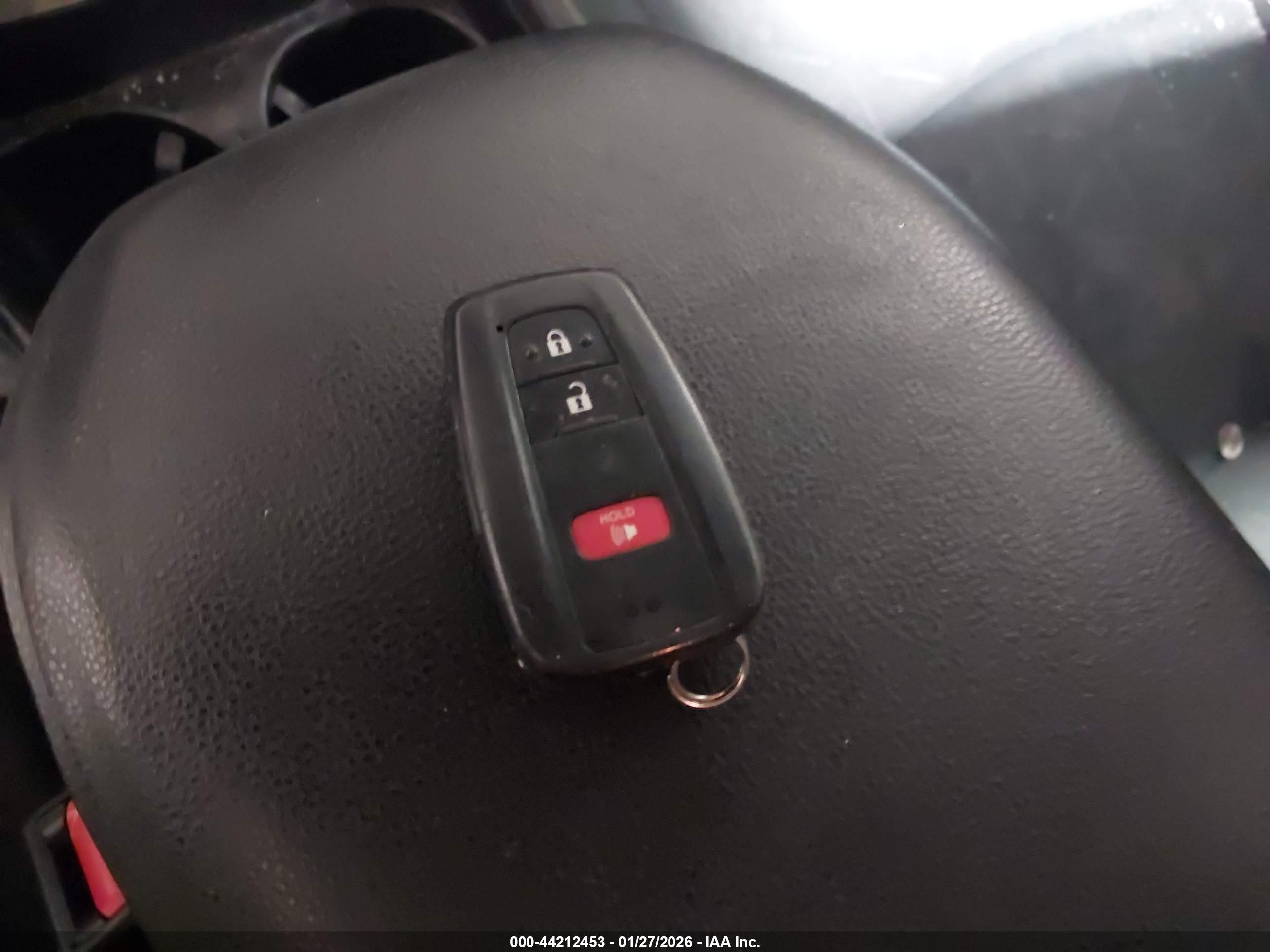 TOYOTA RAV4 image 11