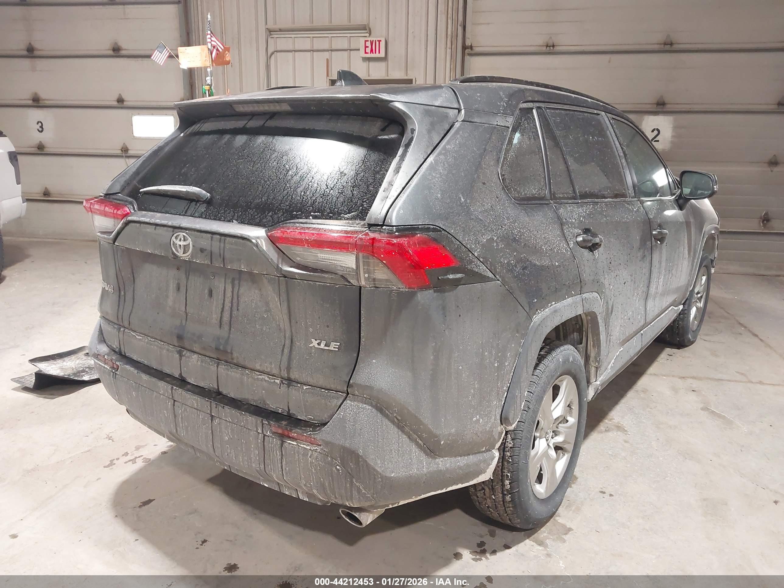 TOYOTA RAV4 image 4