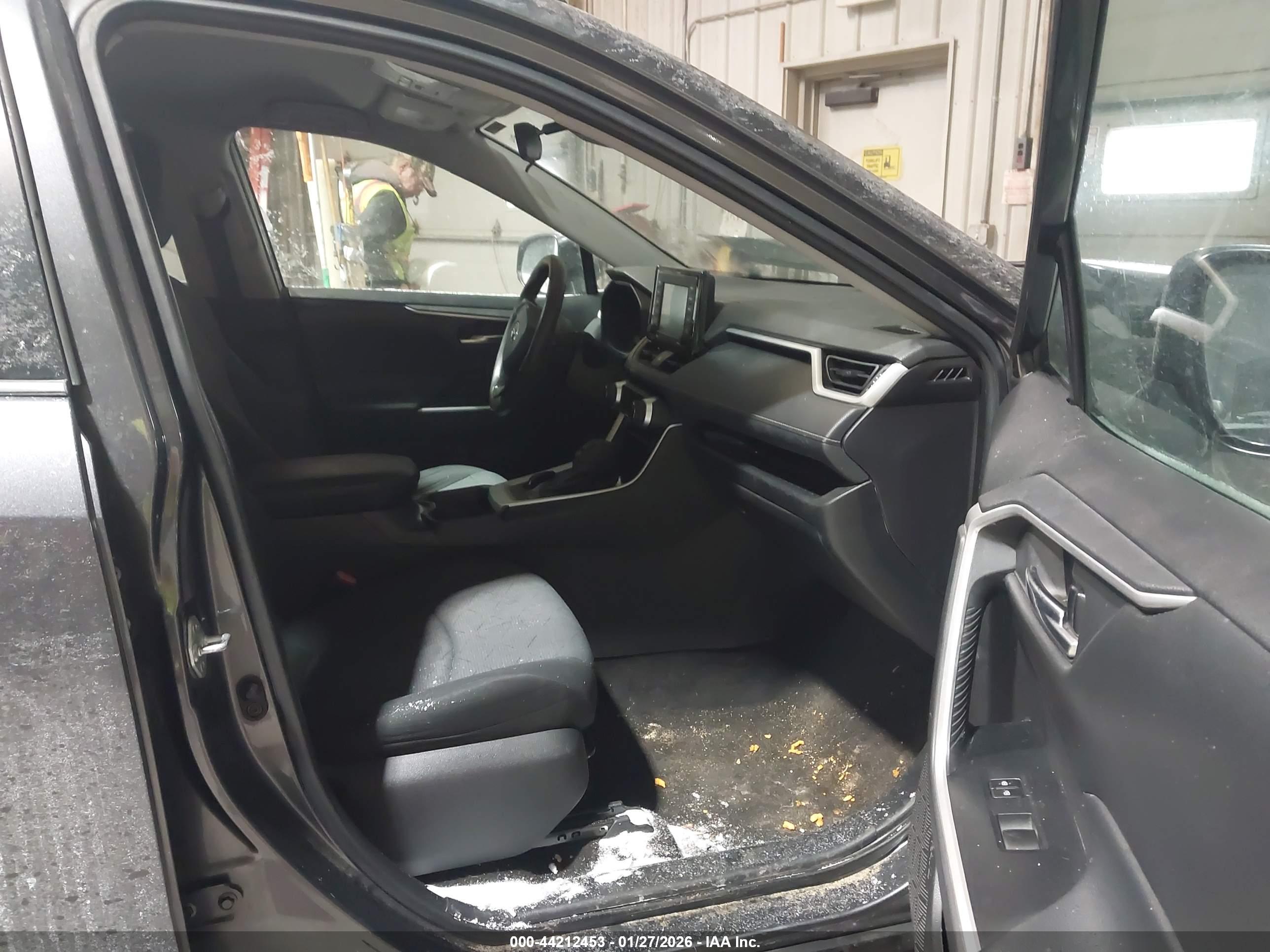 TOYOTA RAV4 image 5