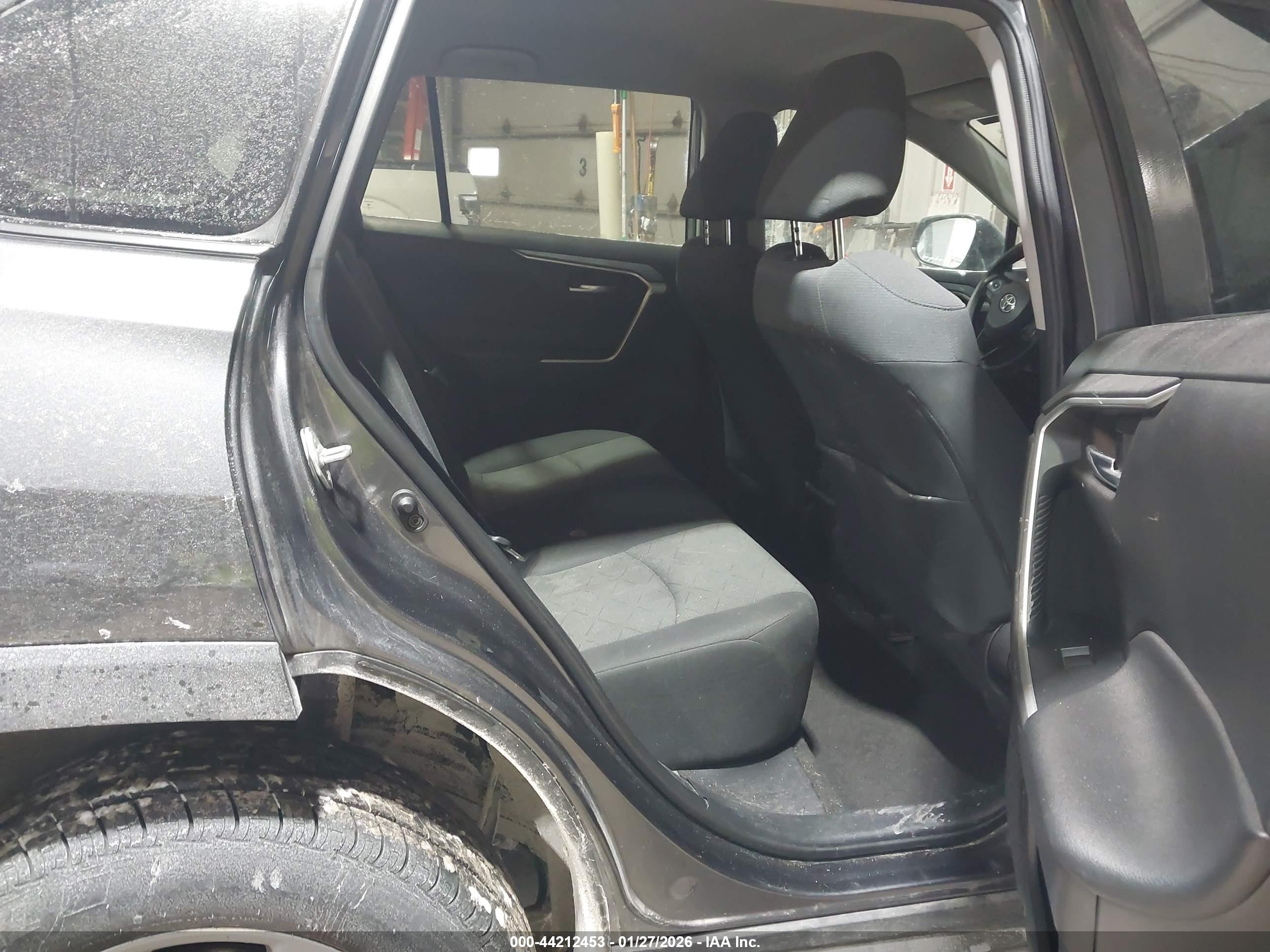 TOYOTA RAV4 image 8