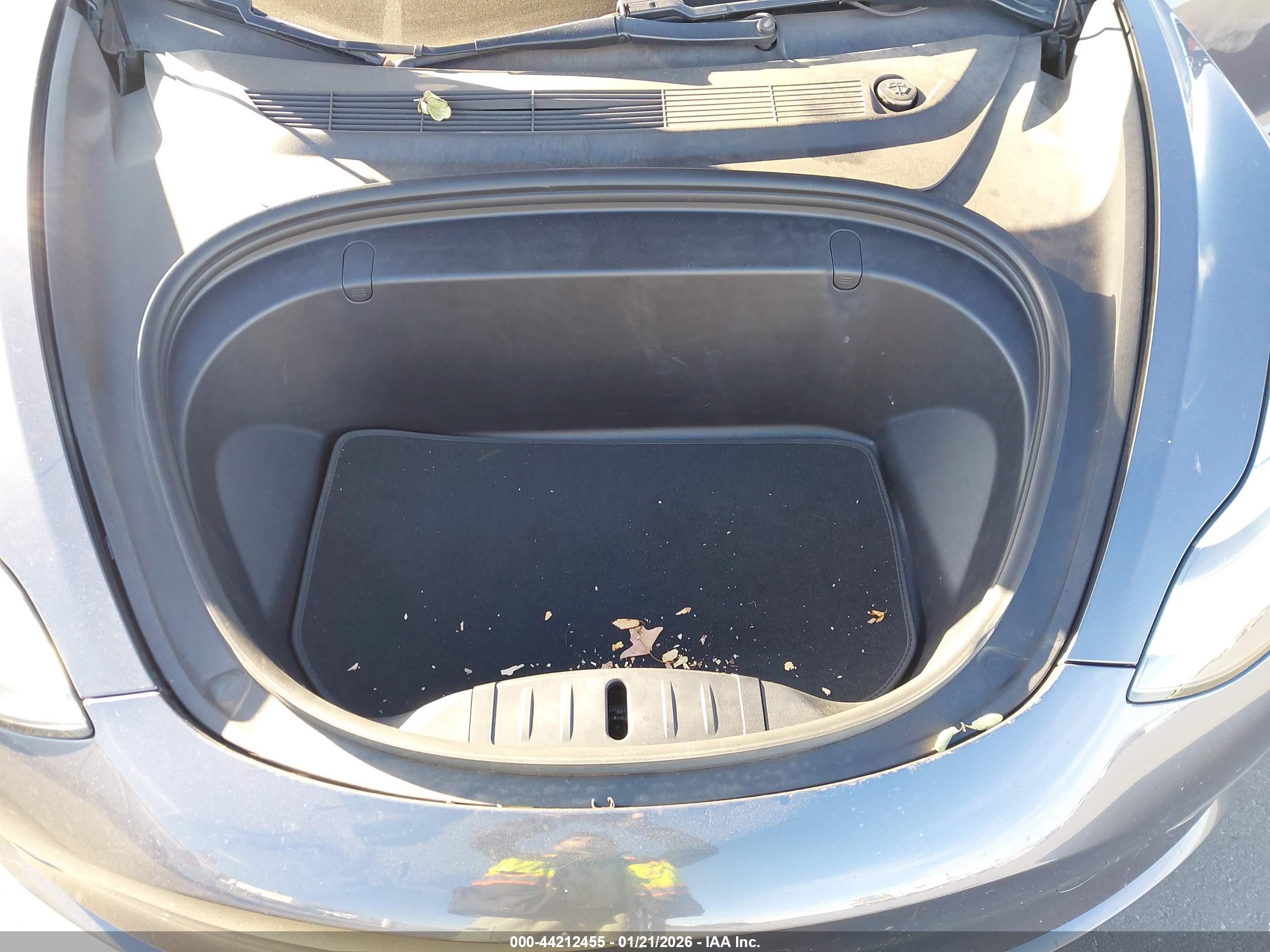 TESLA MODEL image 10