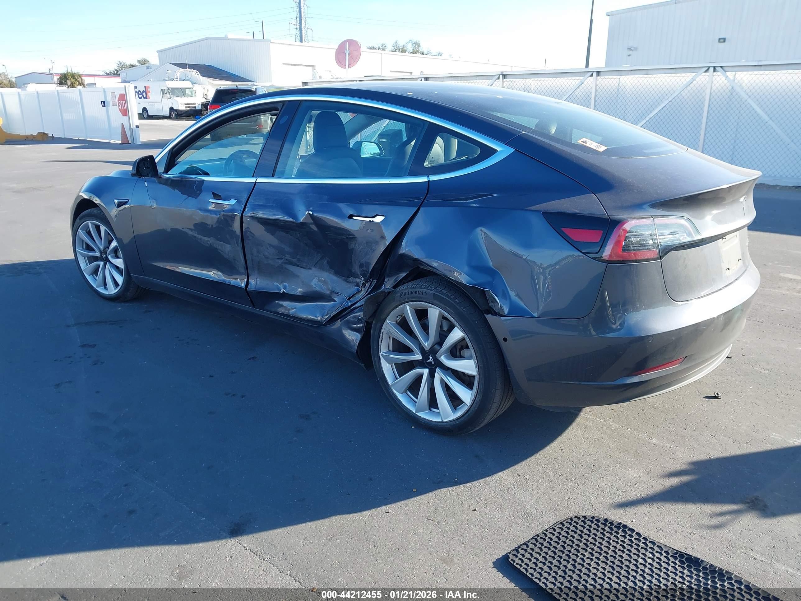 TESLA MODEL image 3