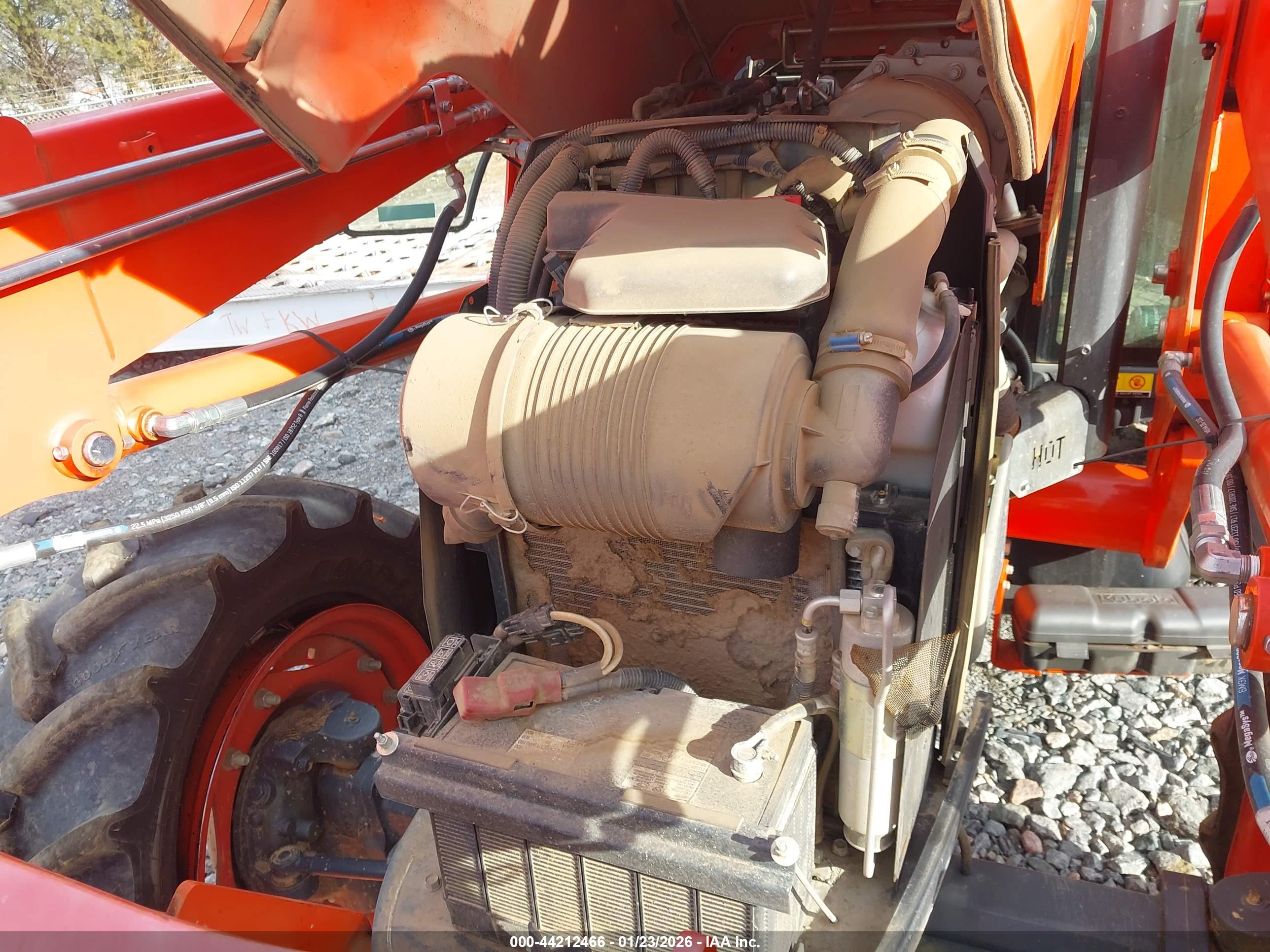 KUBOTA M7060 image 10