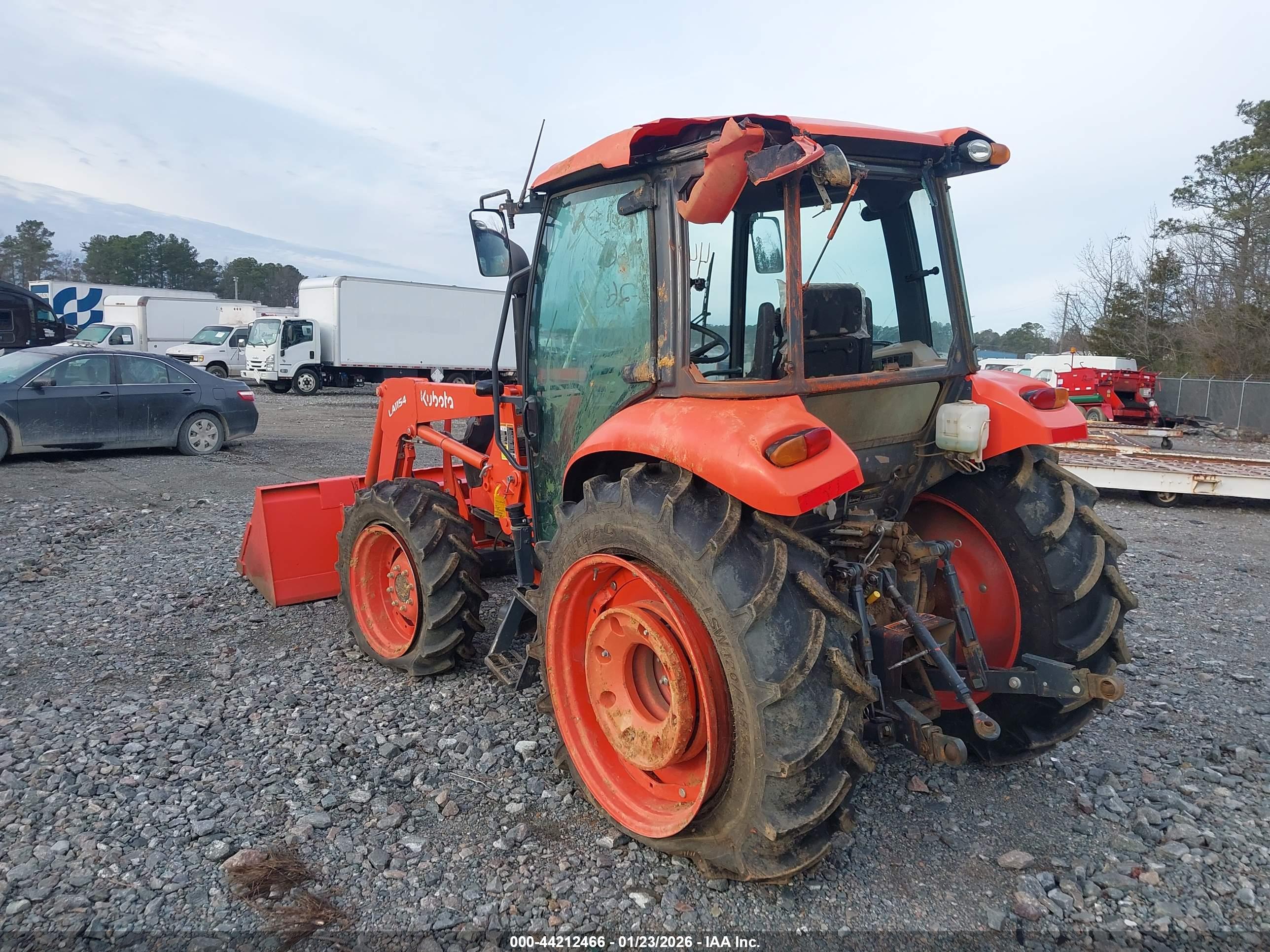 KUBOTA M7060 image 6
