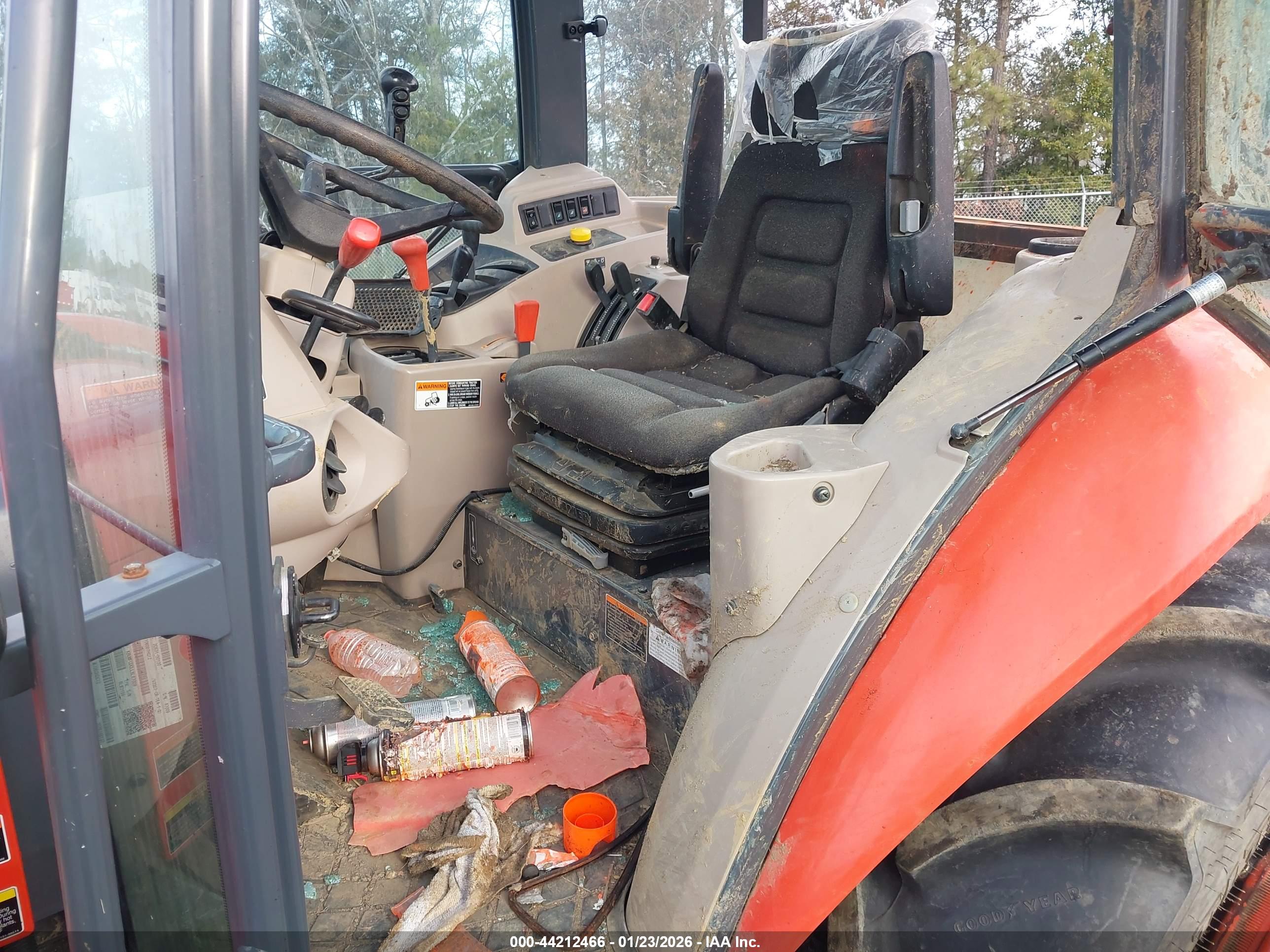 KUBOTA M7060 image 8