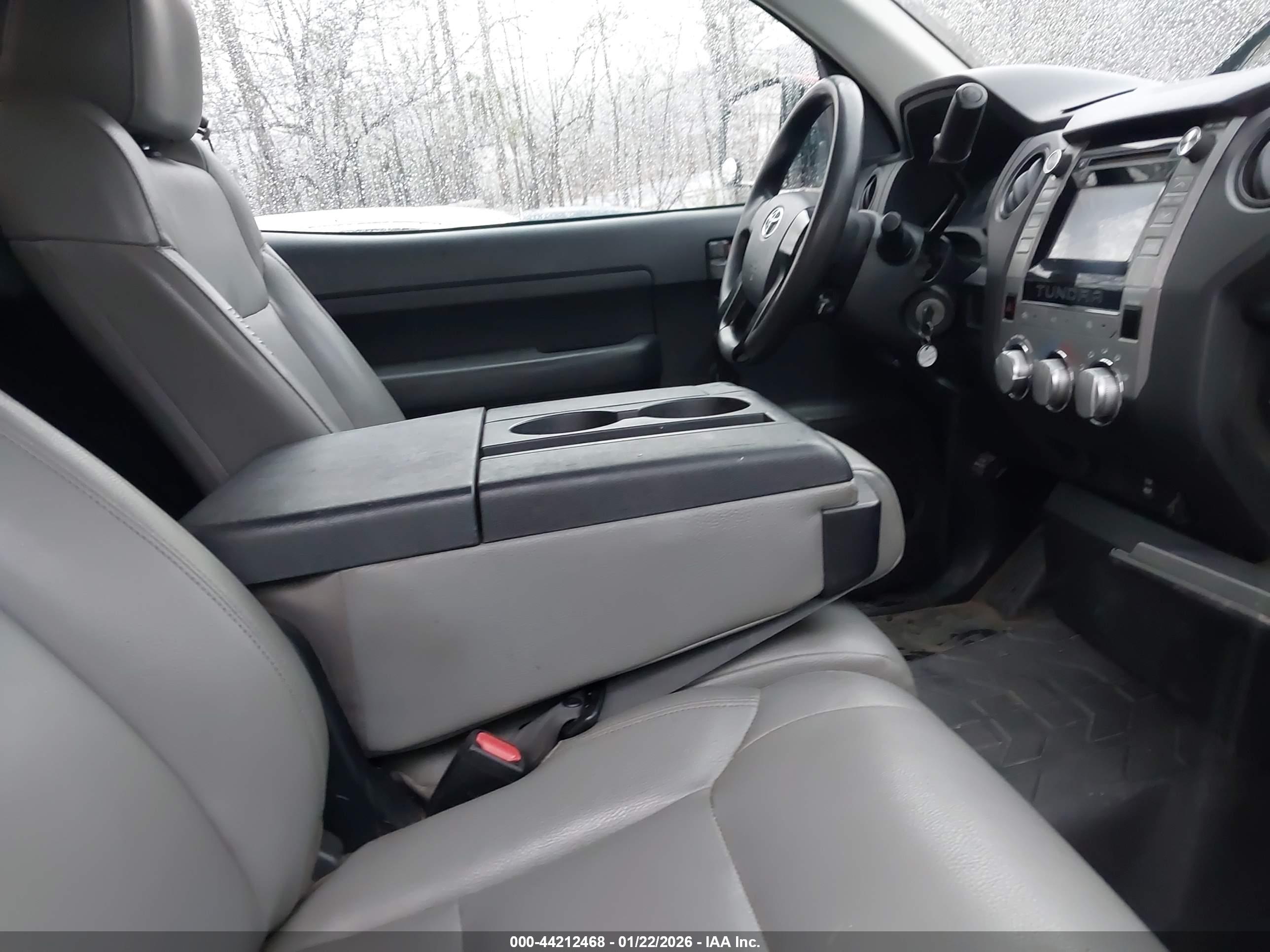 TOYOTA TUNDRA image 8