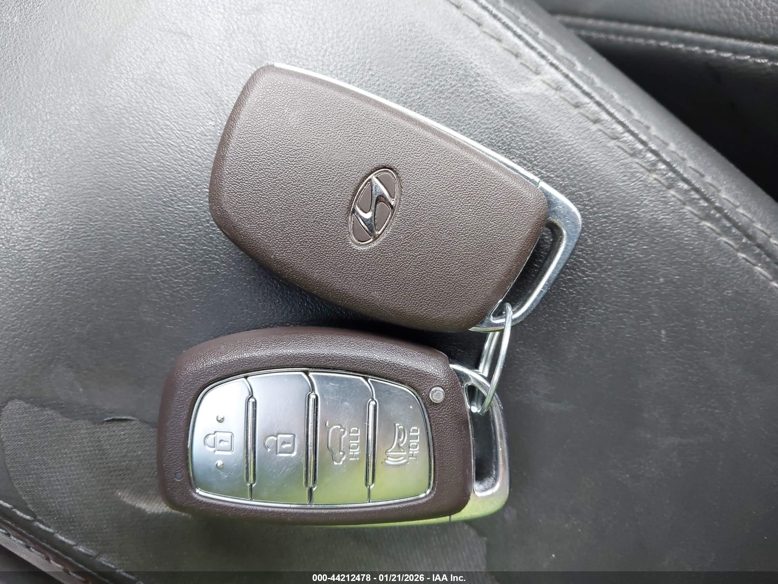 HYUNDAI TUCSON image 11
