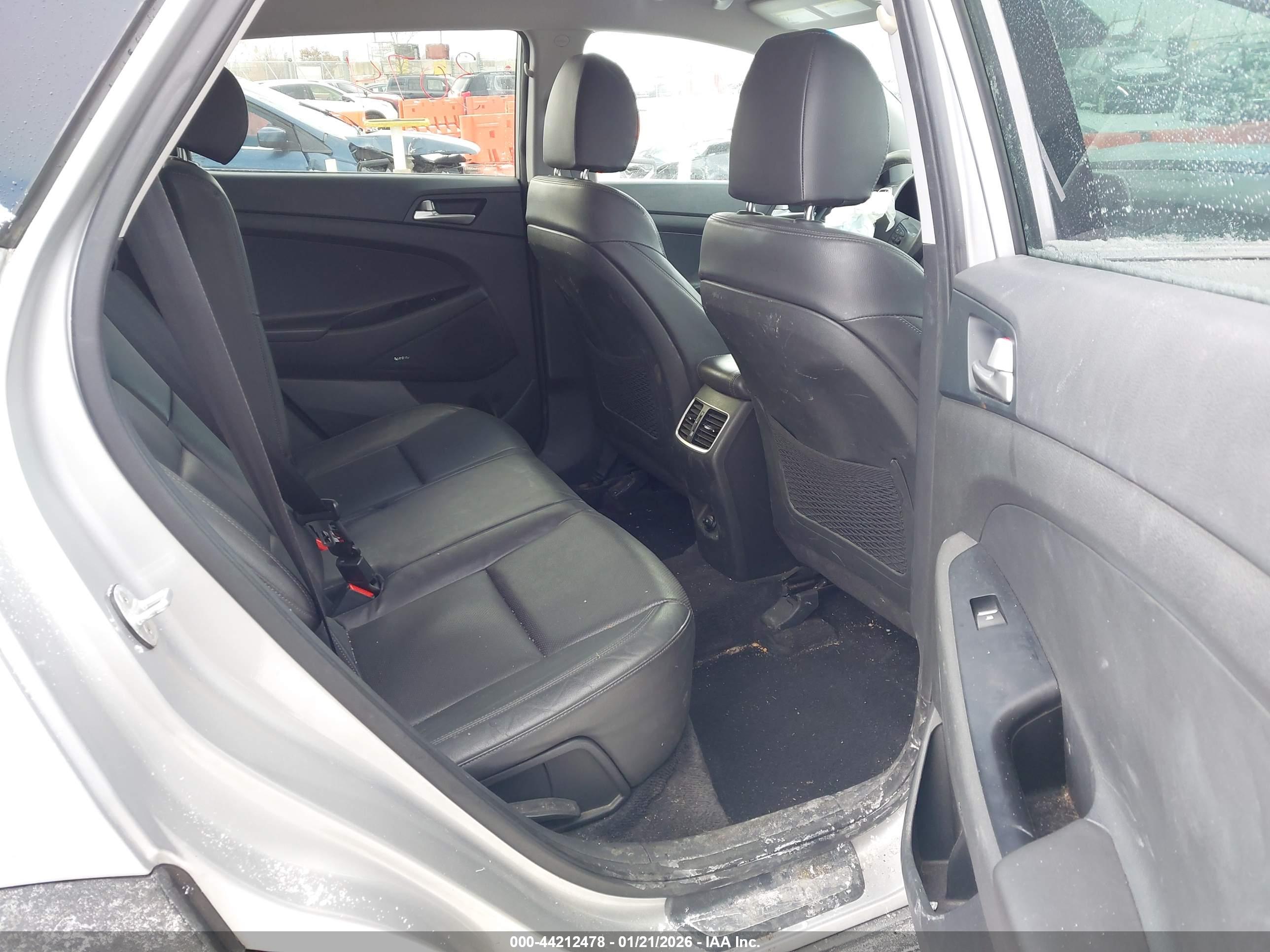 HYUNDAI TUCSON image 8