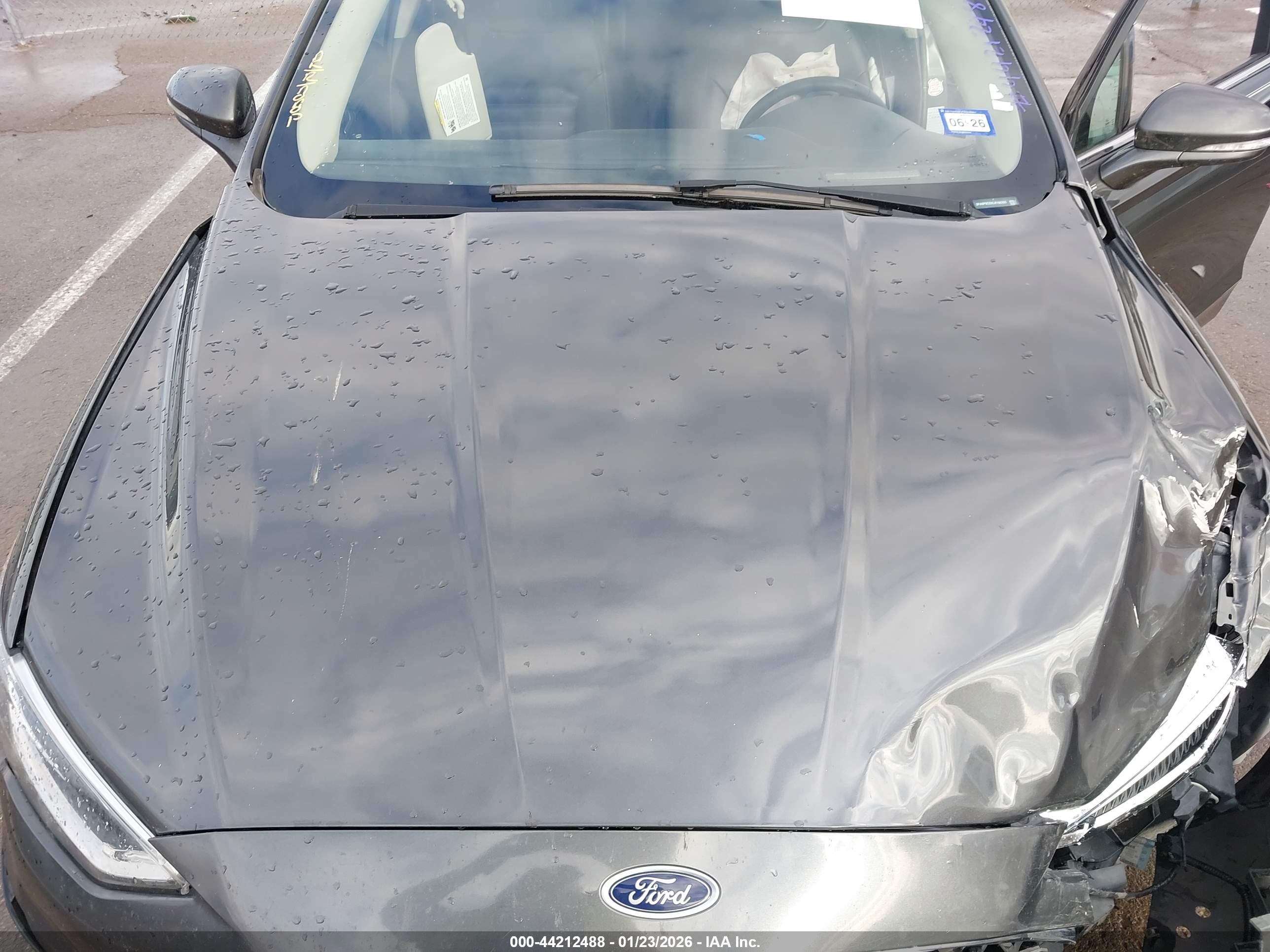 FORD FUSION image 10
