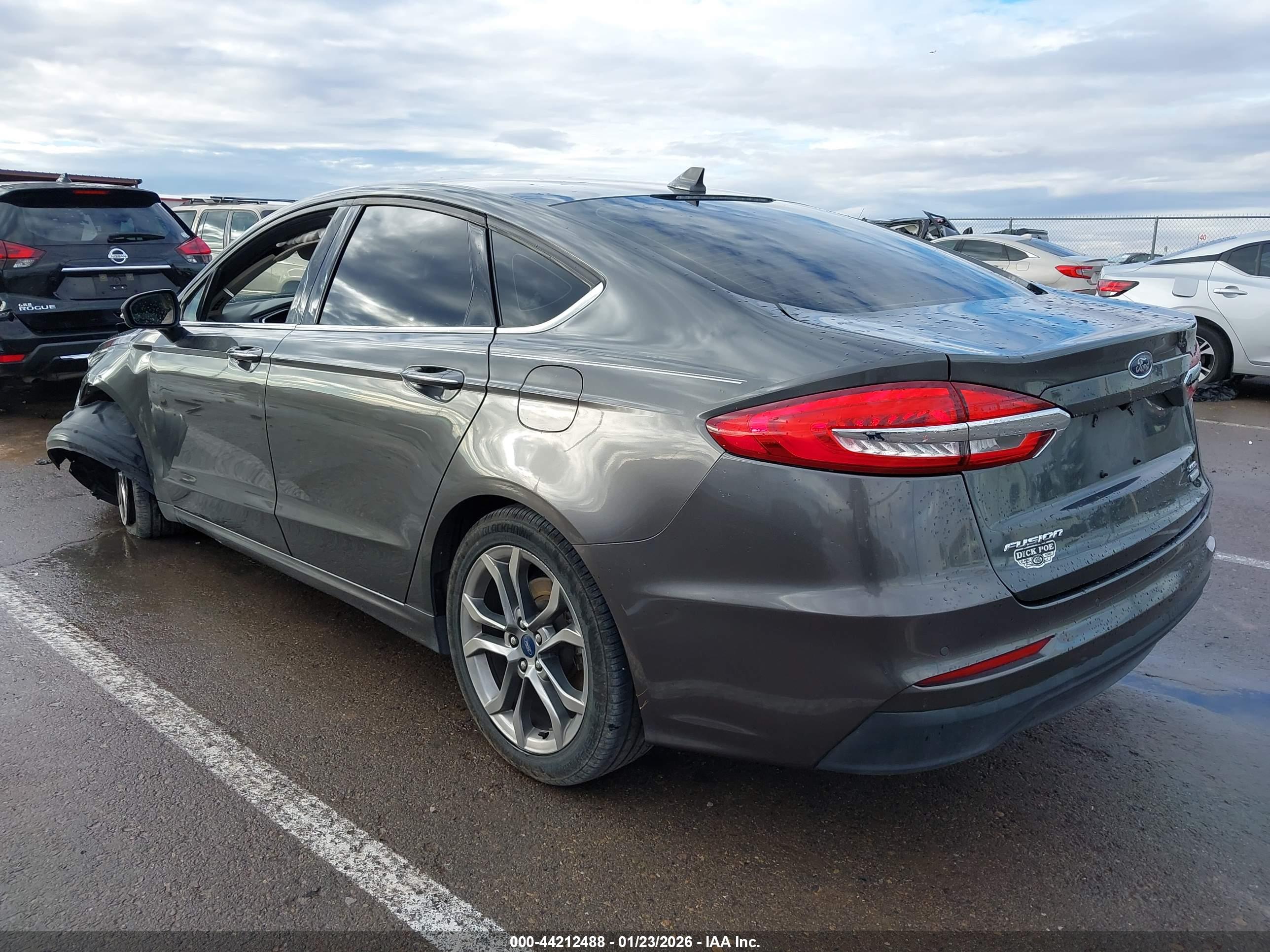 FORD FUSION image 3