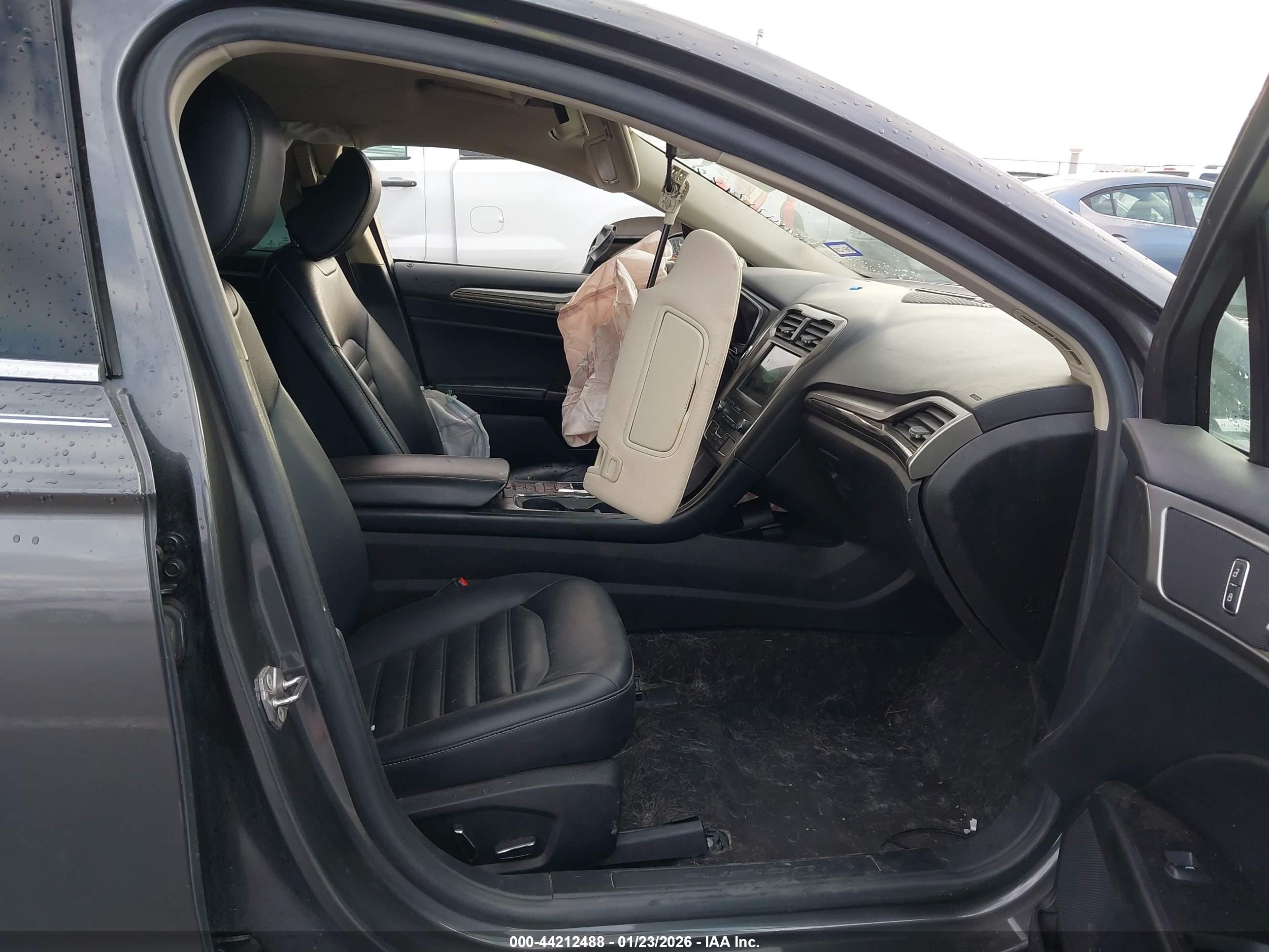 FORD FUSION image 5