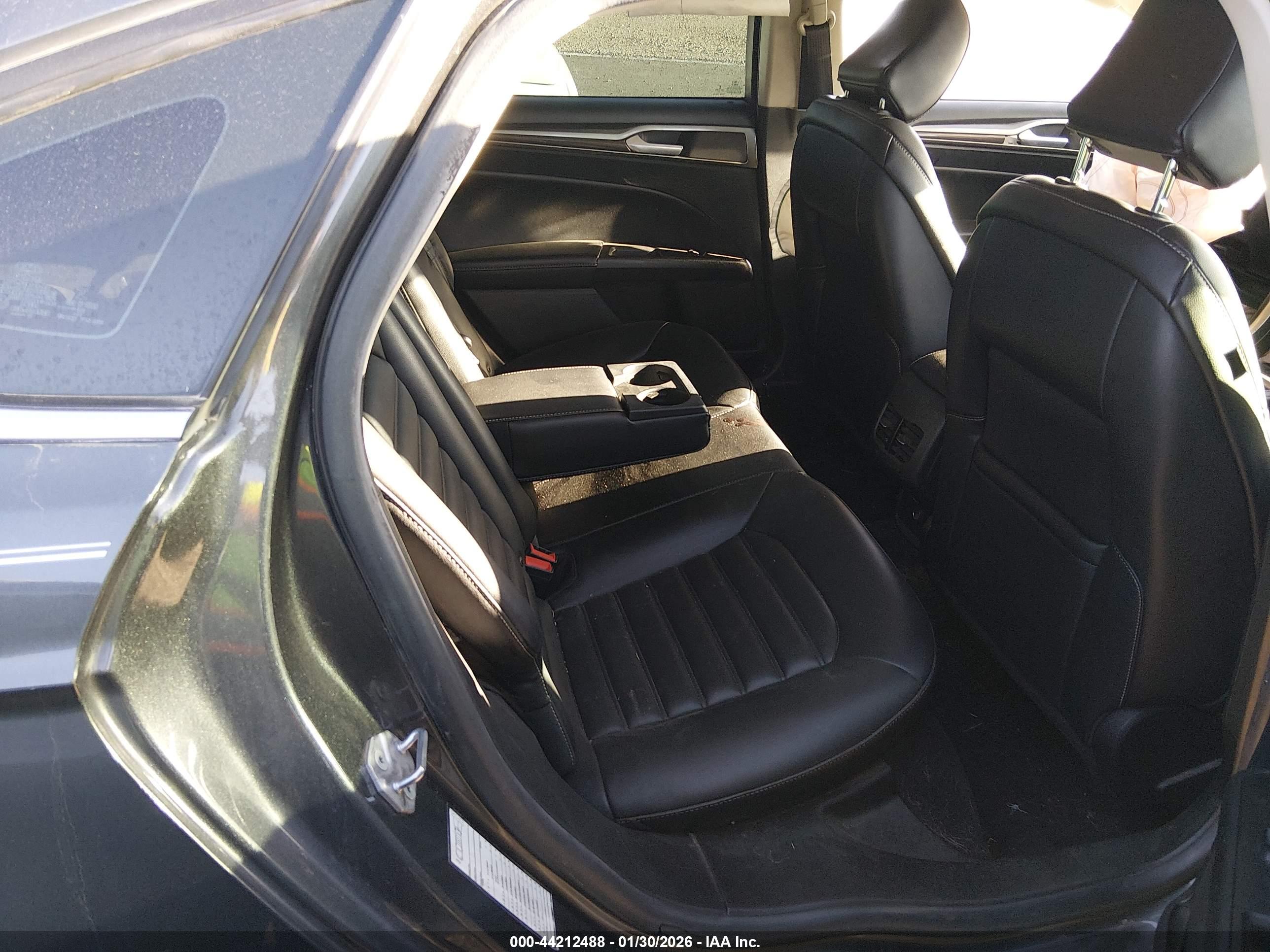 FORD FUSION image 8