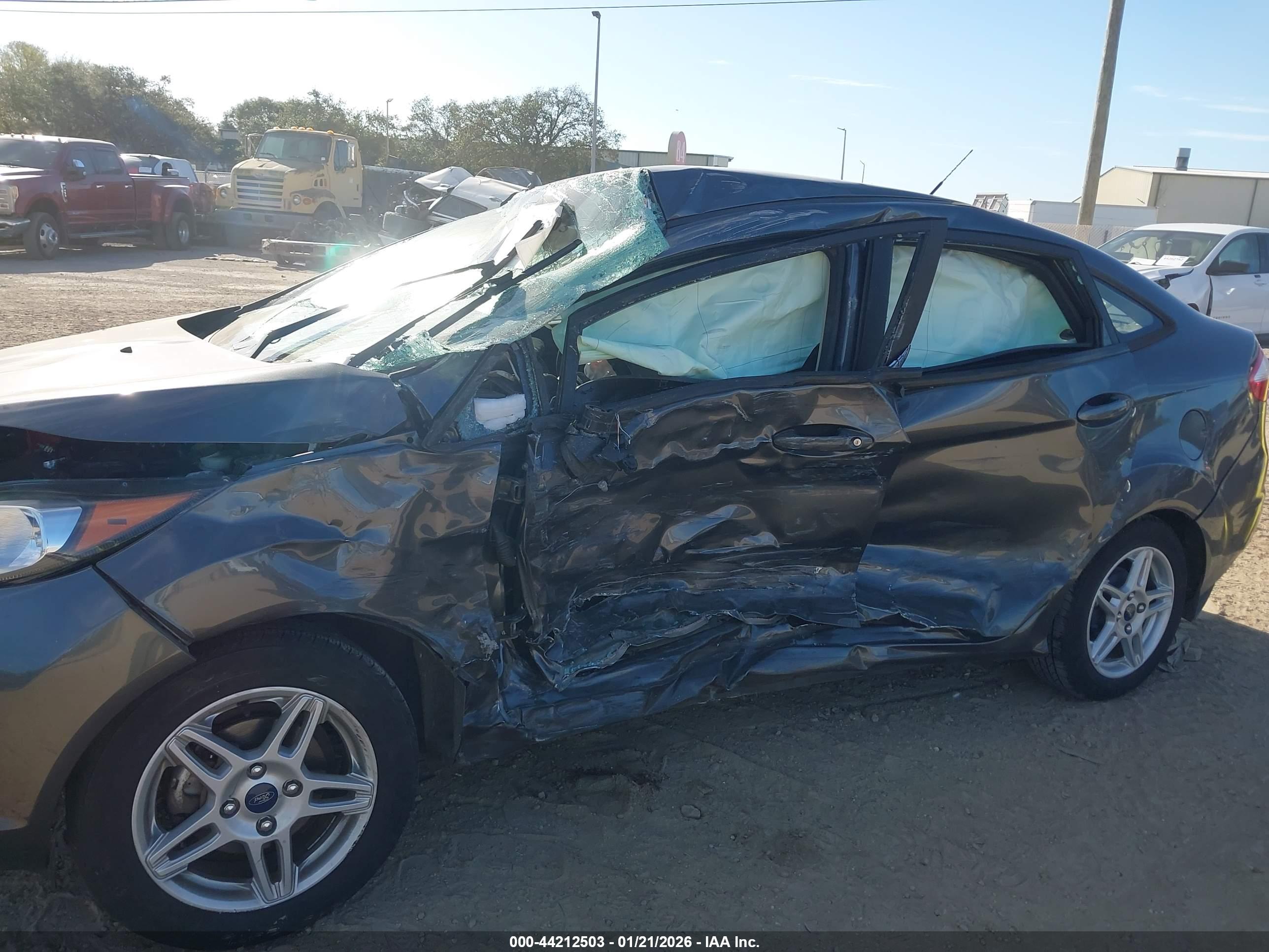 FORD FIESTA image 6