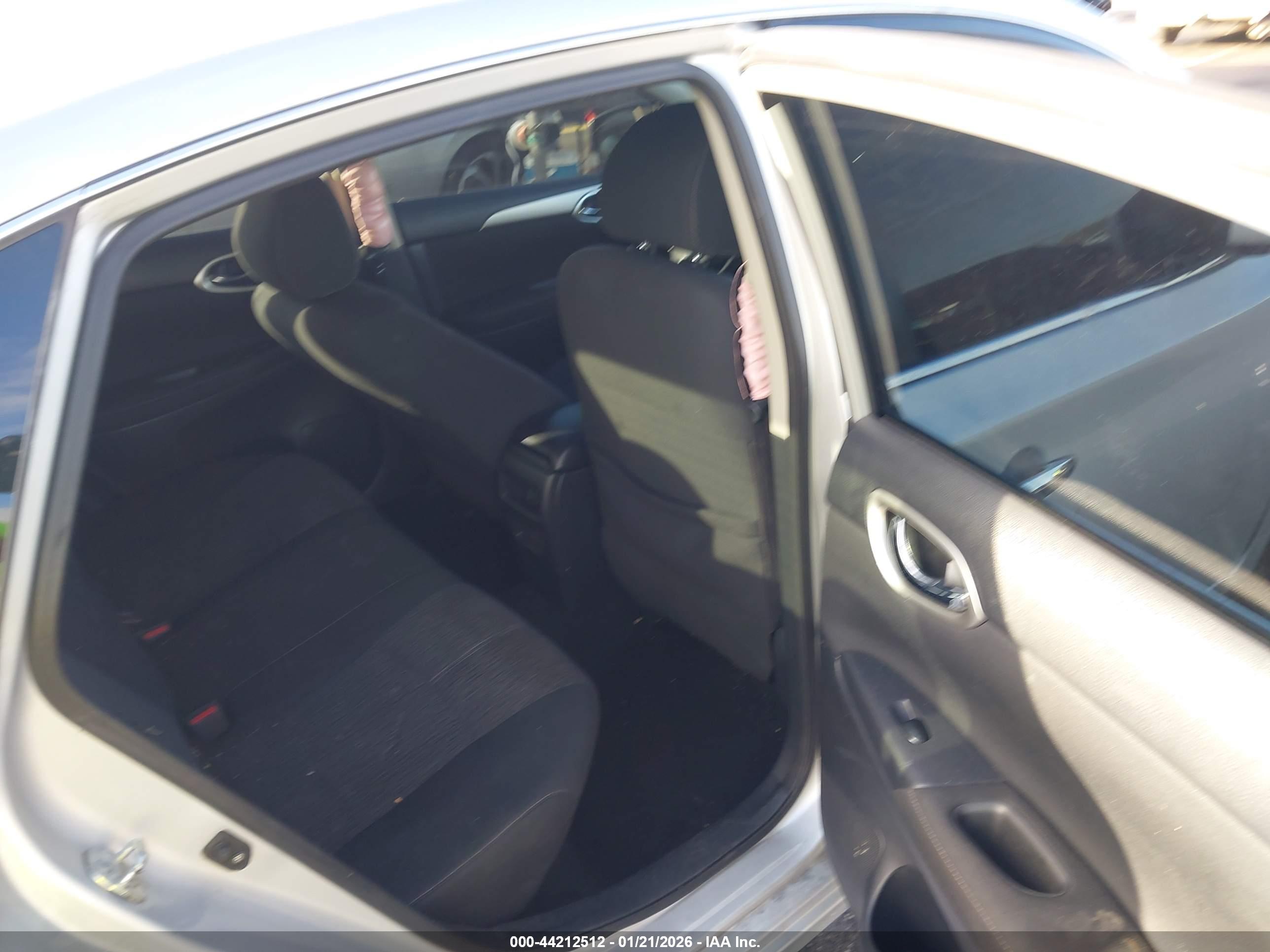 NISSAN SENTRA image 8