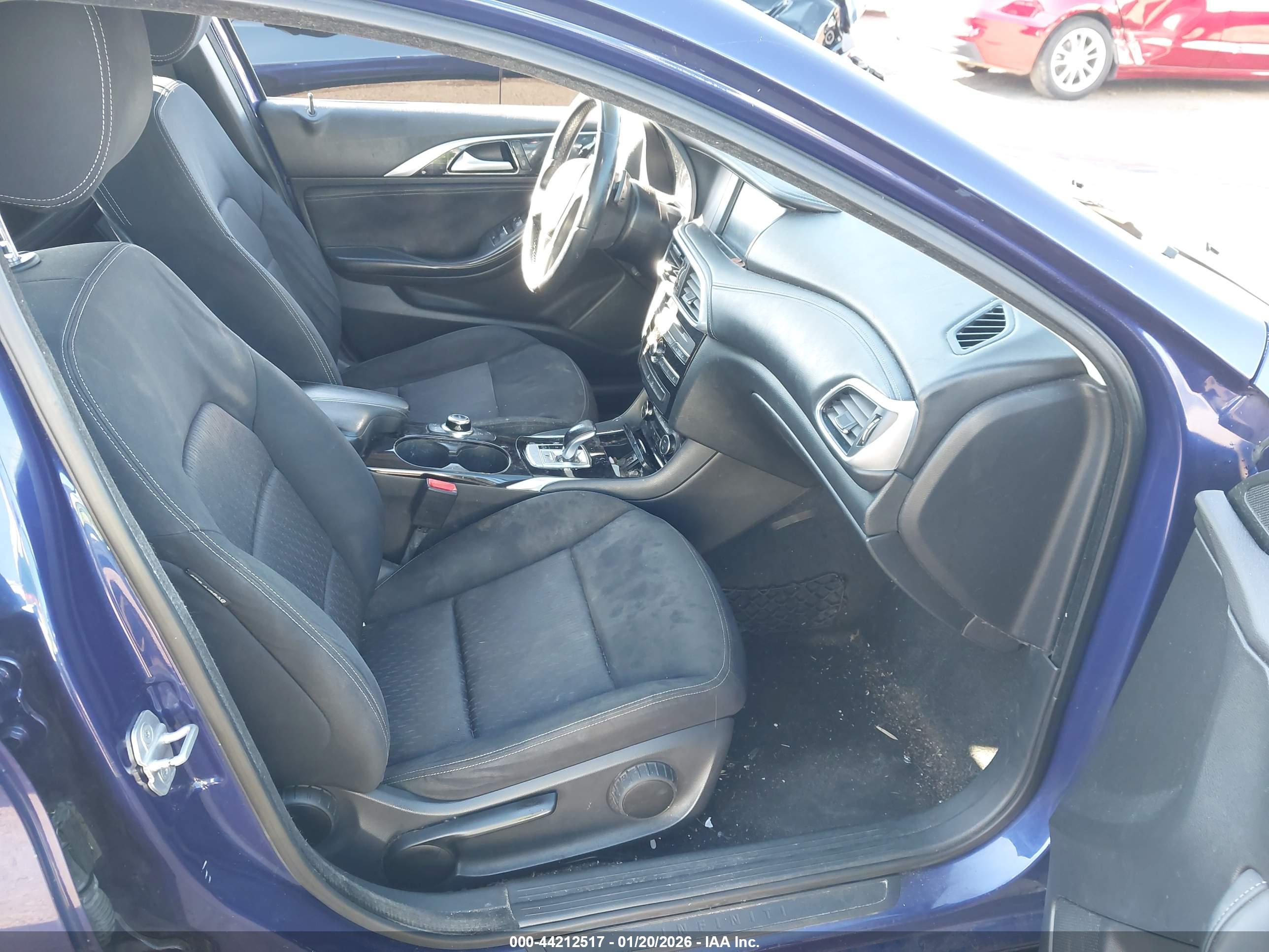 INFINITI QX30 image 5