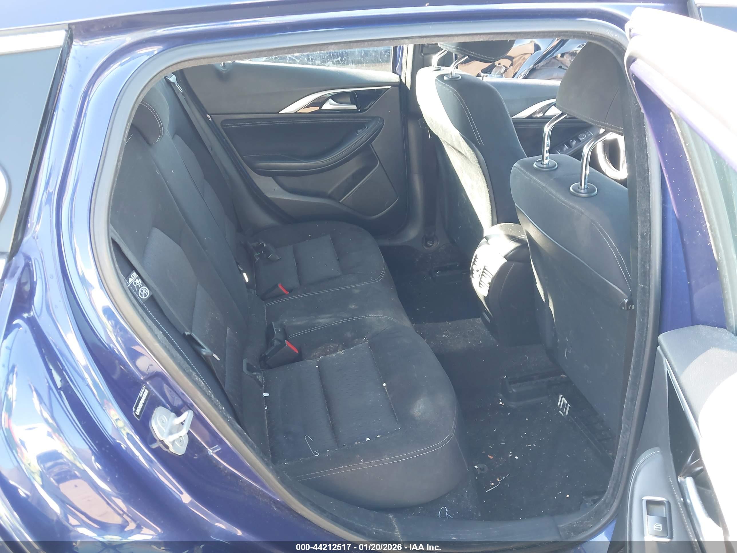 INFINITI QX30 image 8