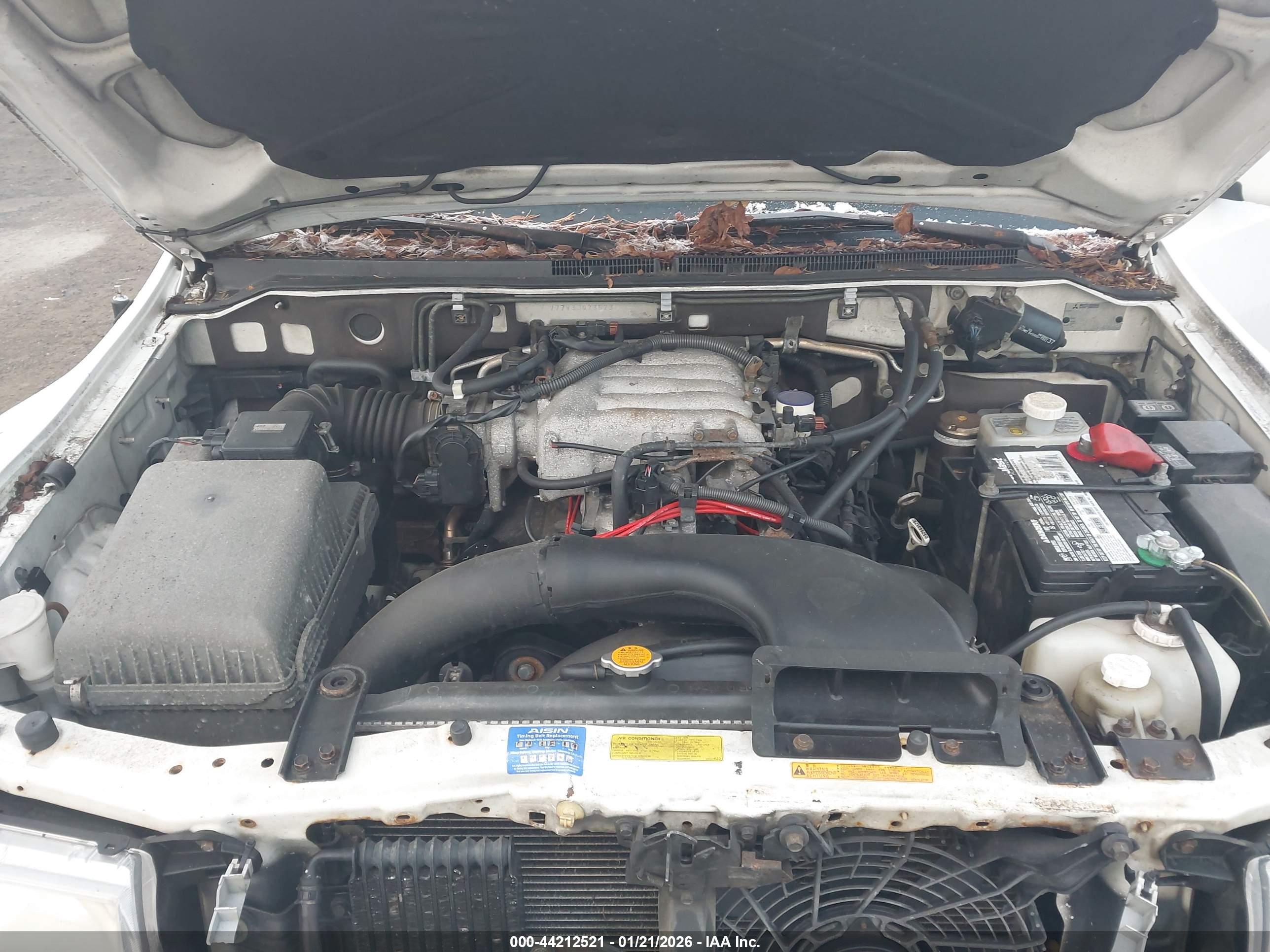 MITSUBISHI MONTERO image 10