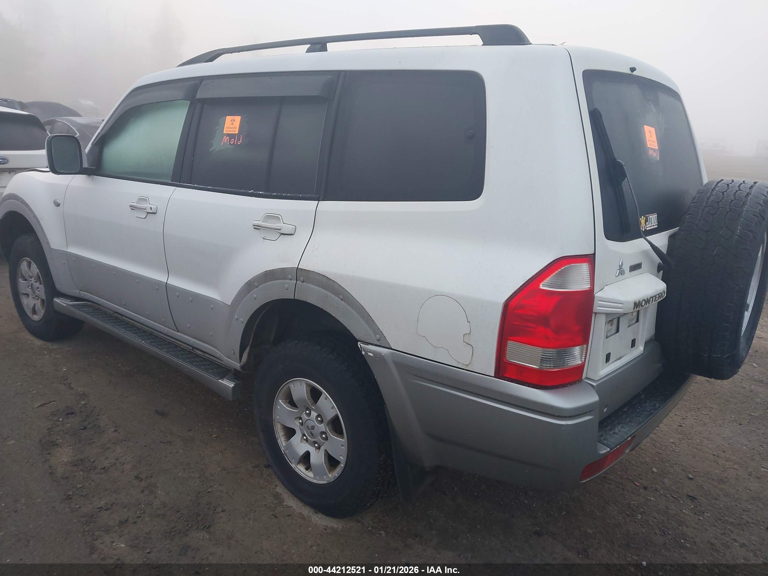 MITSUBISHI MONTERO image 3