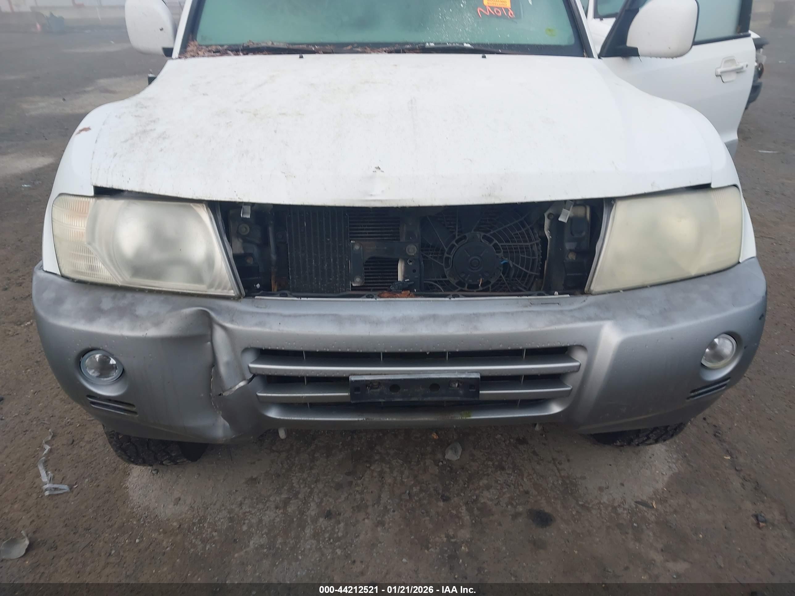 MITSUBISHI MONTERO image 6
