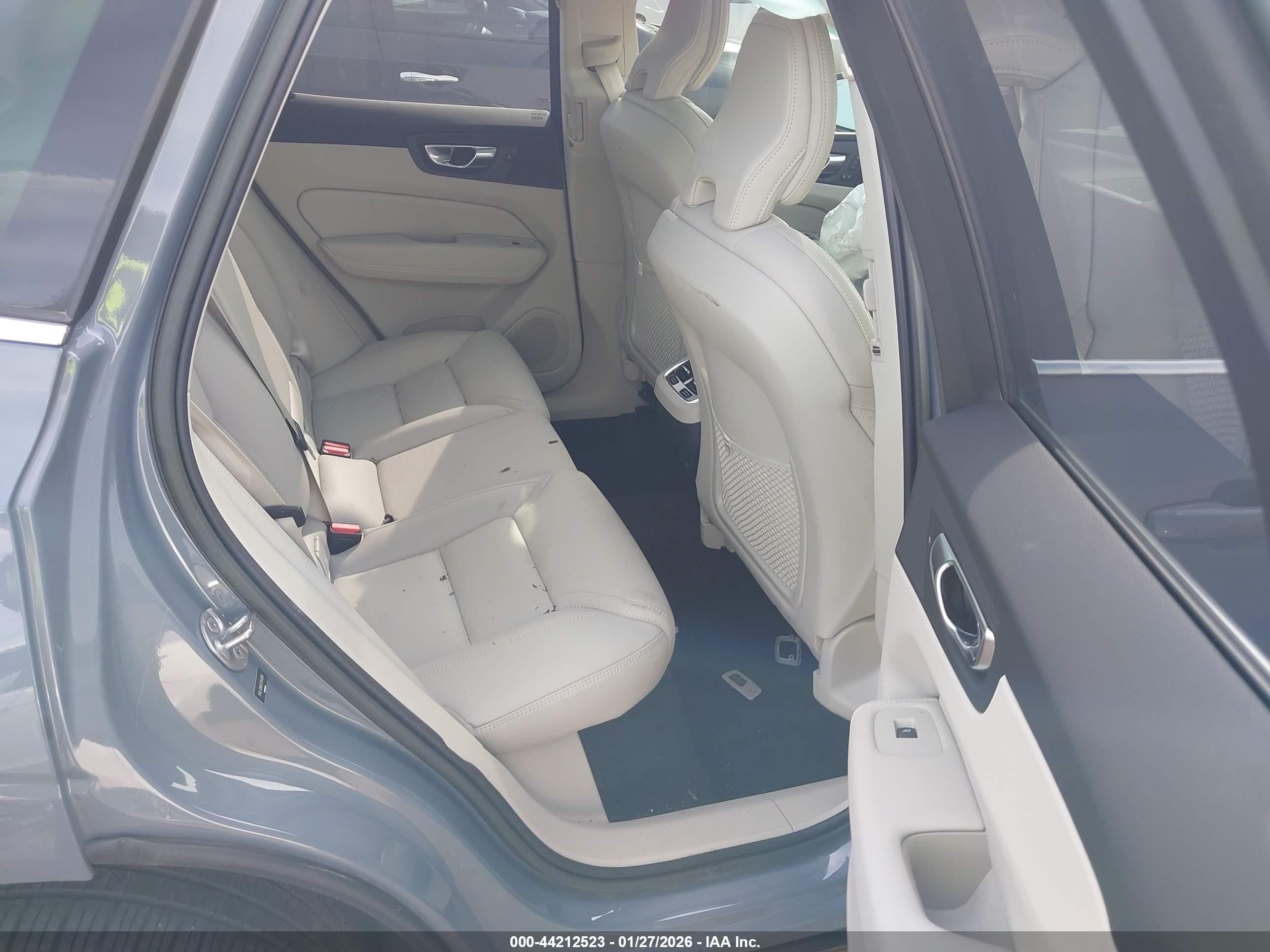 VOLVO XC60 image 8