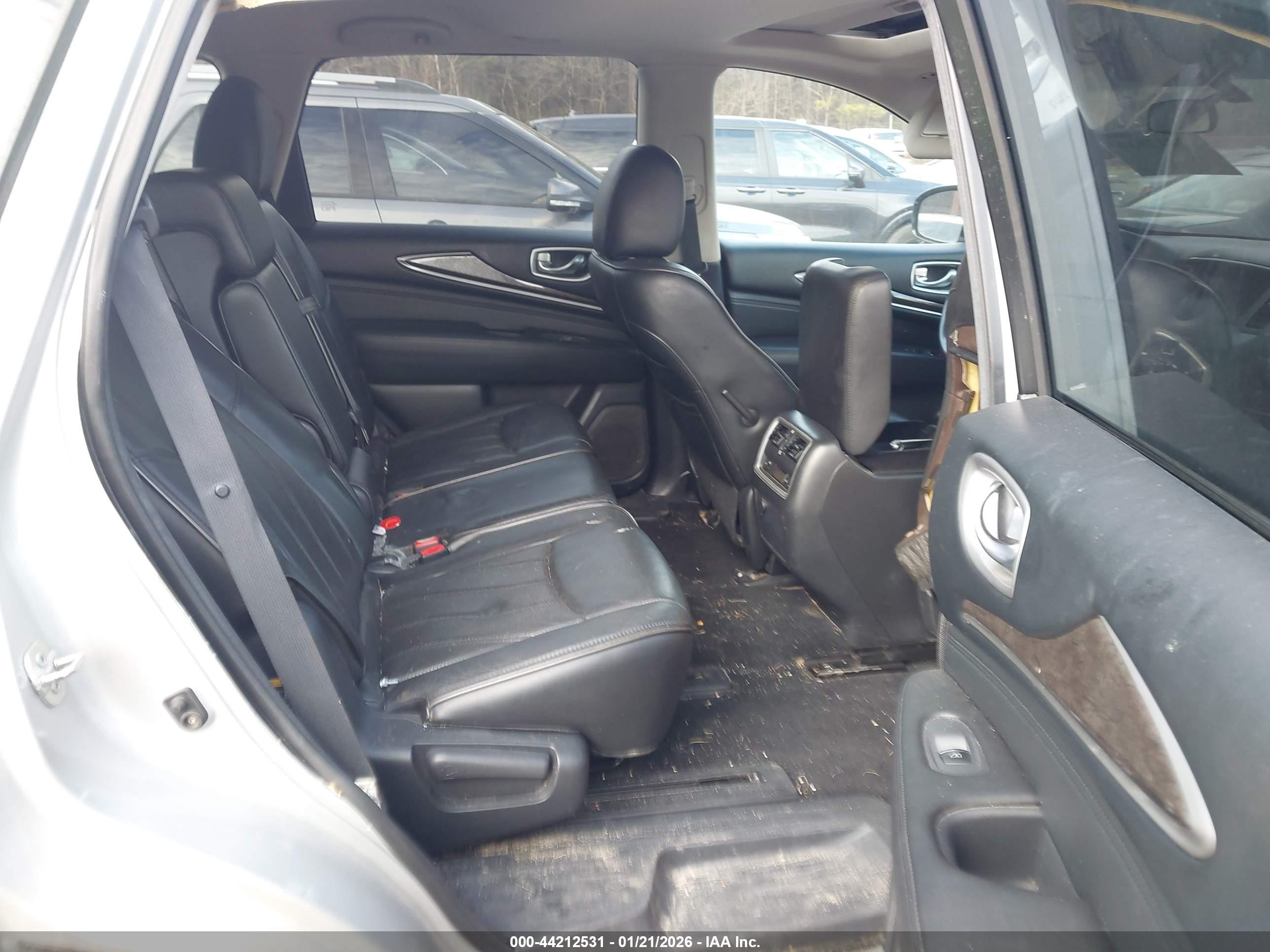 INFINITI JX35 image 8