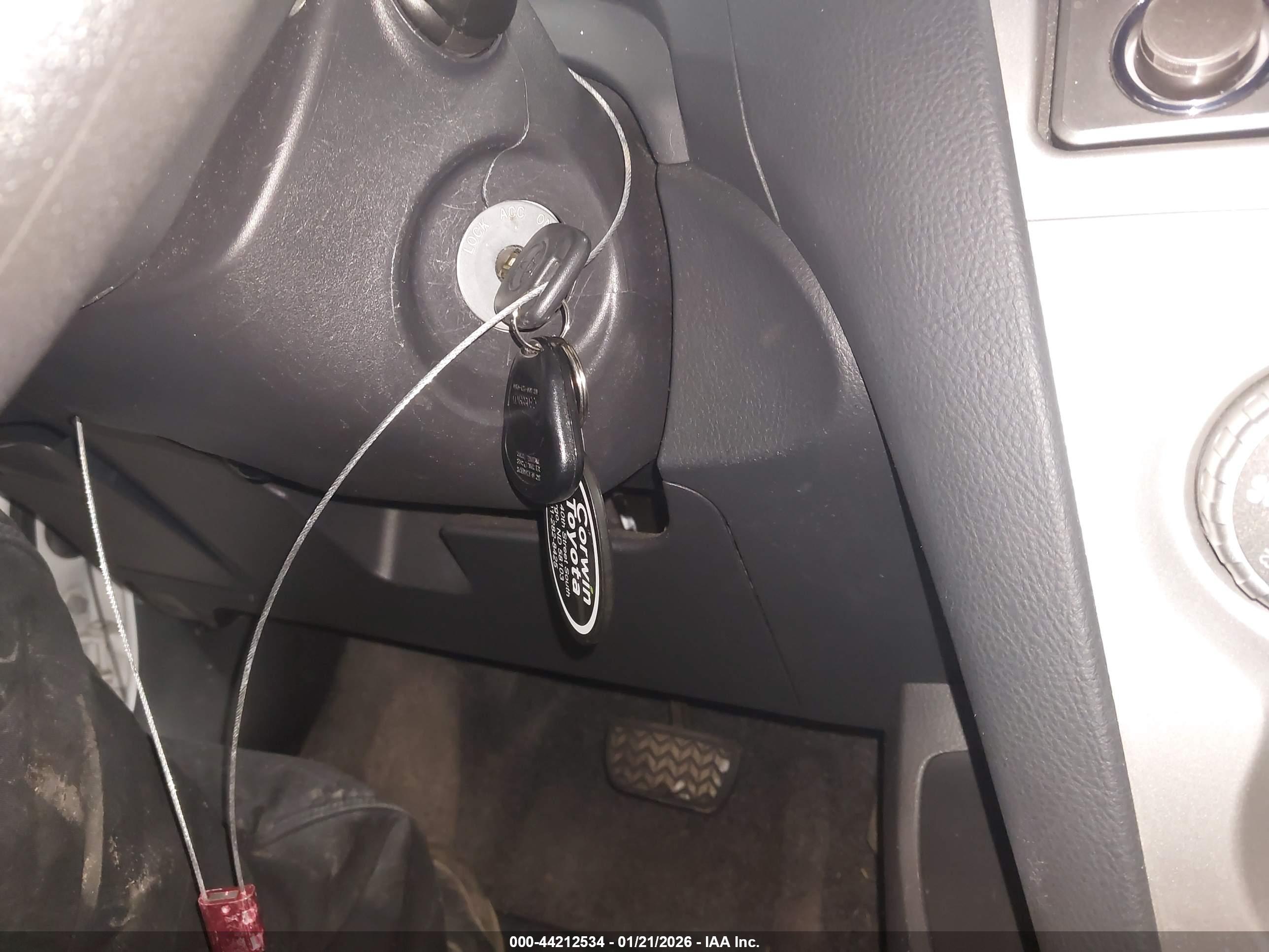 TOYOTA YARIS image 11