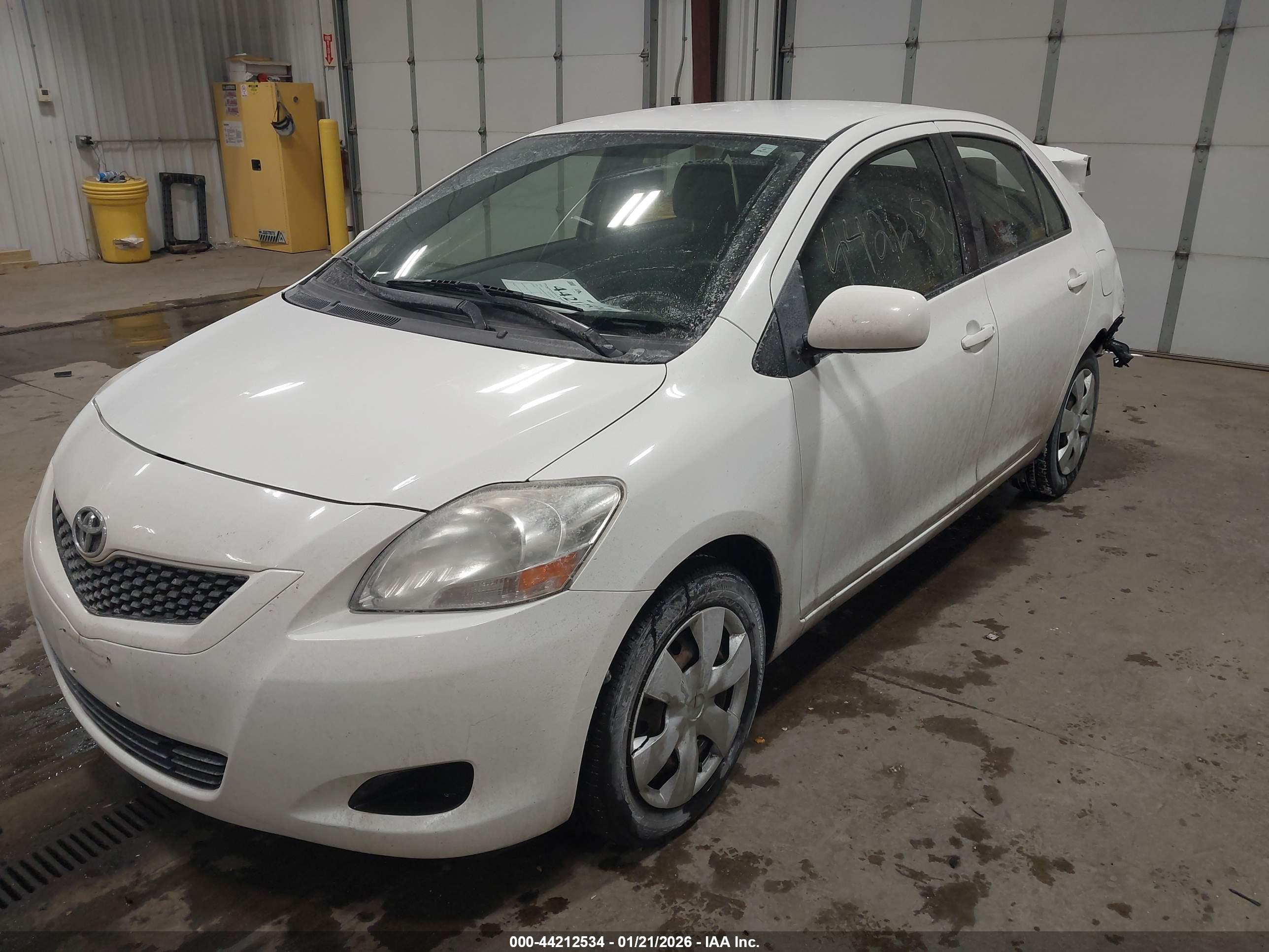 TOYOTA YARIS image 2