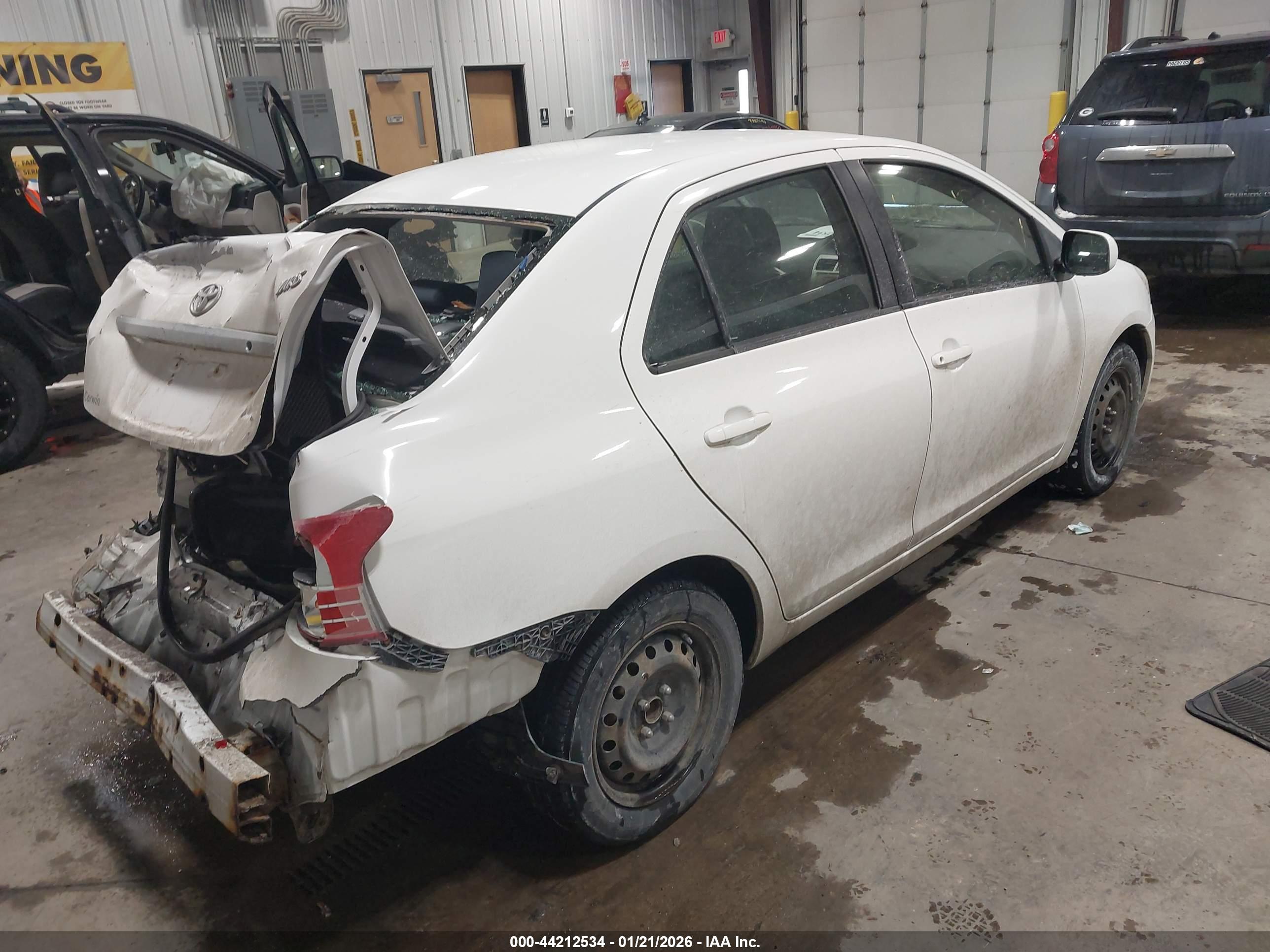TOYOTA YARIS image 4