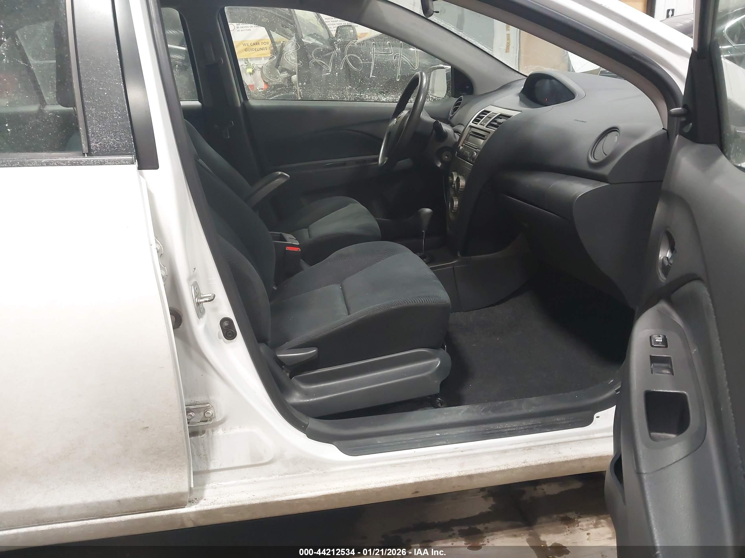 TOYOTA YARIS image 5