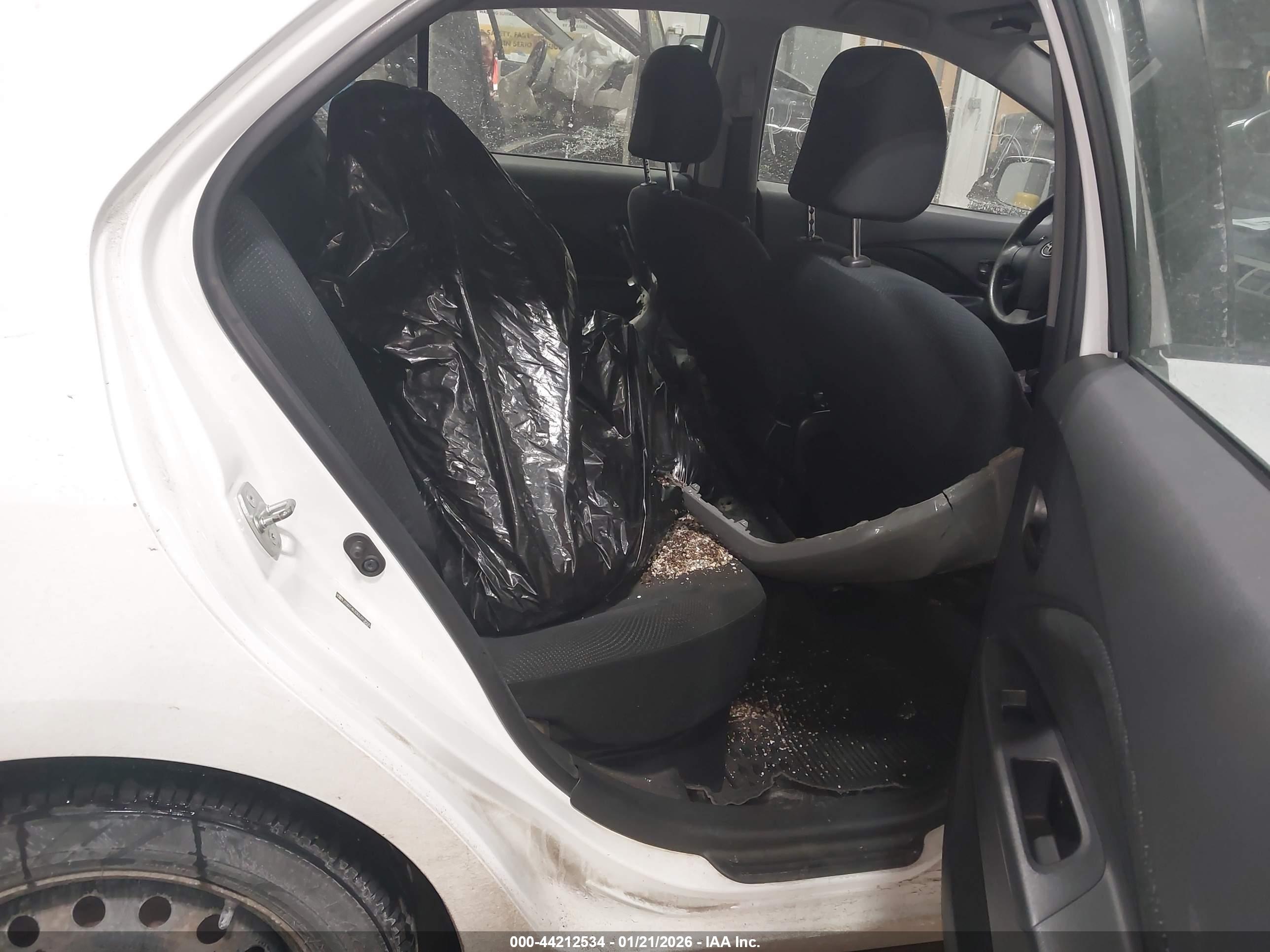 TOYOTA YARIS image 8