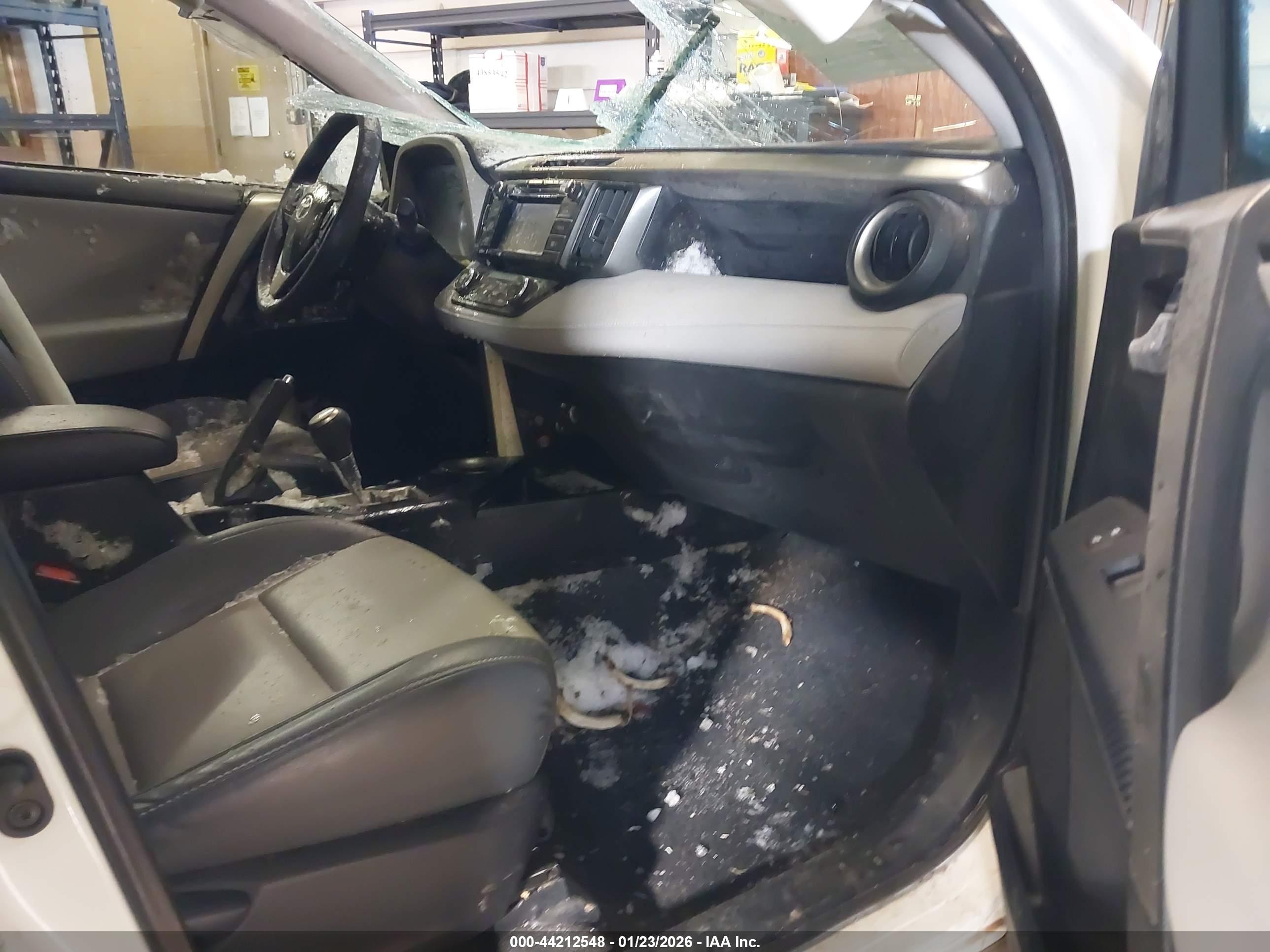 TOYOTA RAV4 image 5