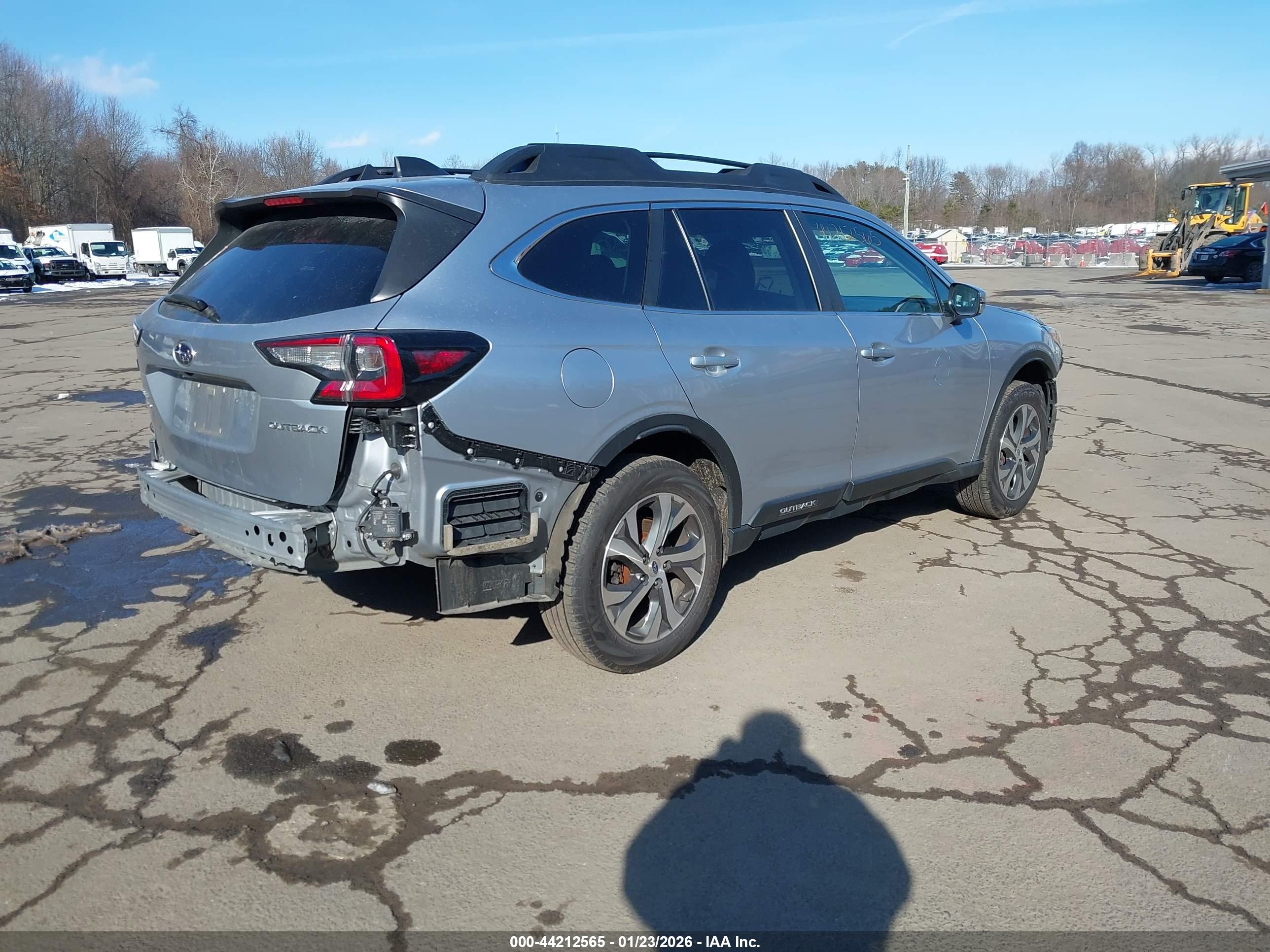 SUBARU OUTBACK image 4