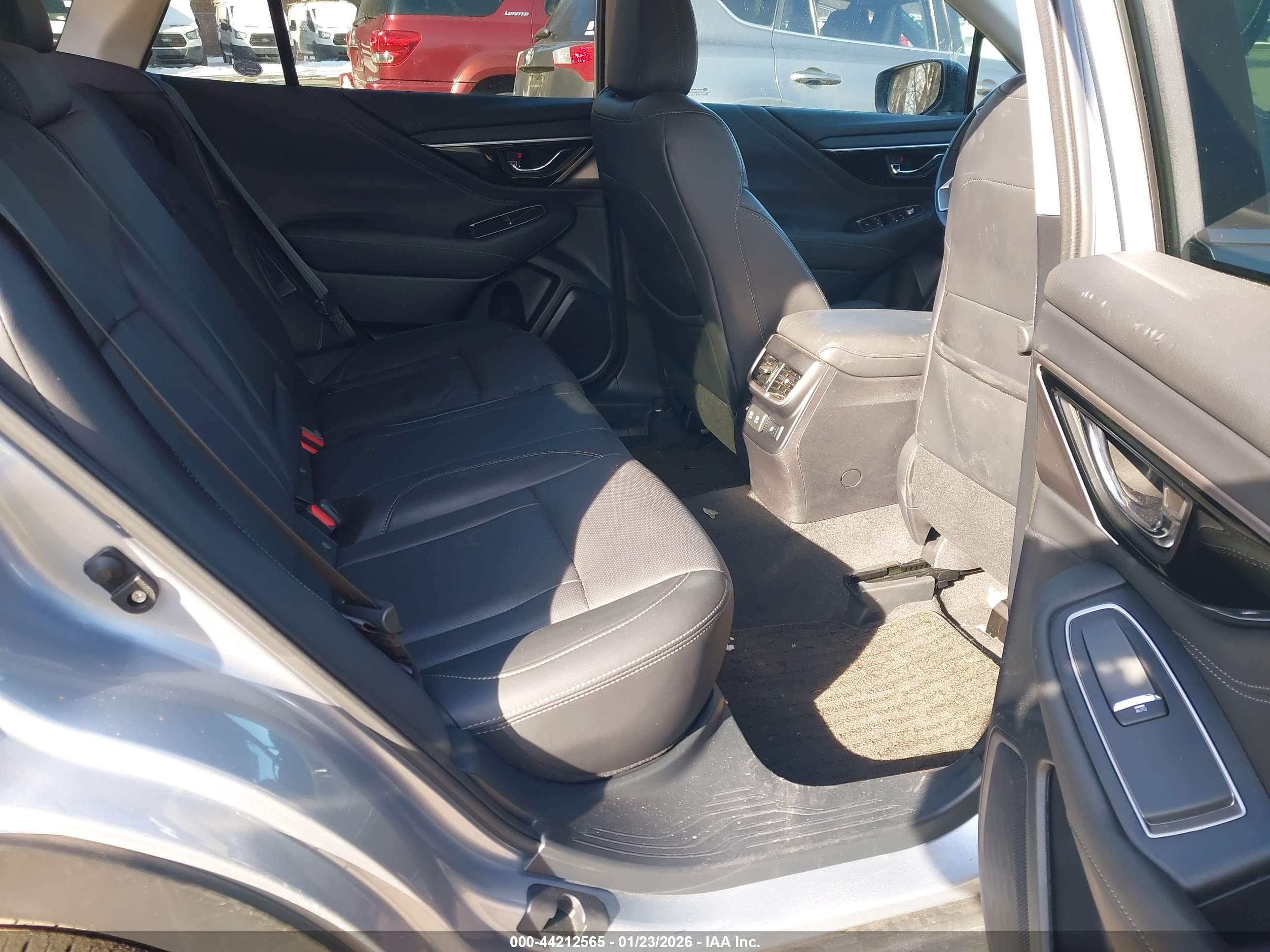 SUBARU OUTBACK image 8