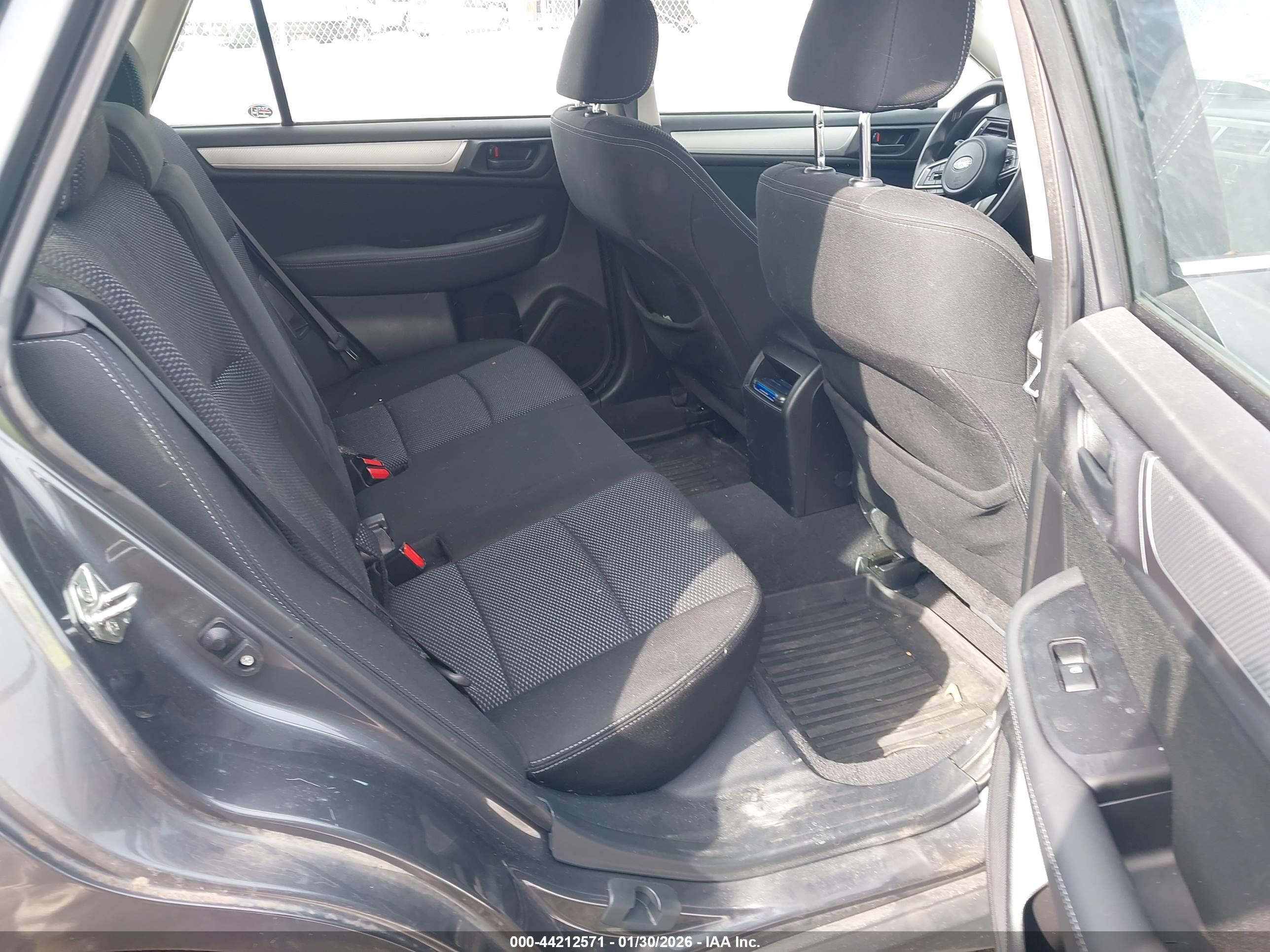 SUBARU OUTBACK image 8